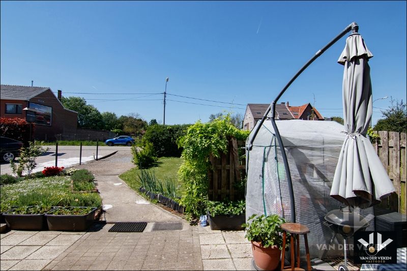 RUIME, GOED ONDERHOUDEN WONING MET 3 SLPK NABIJ TONGEREN-CENTRUM foto 6