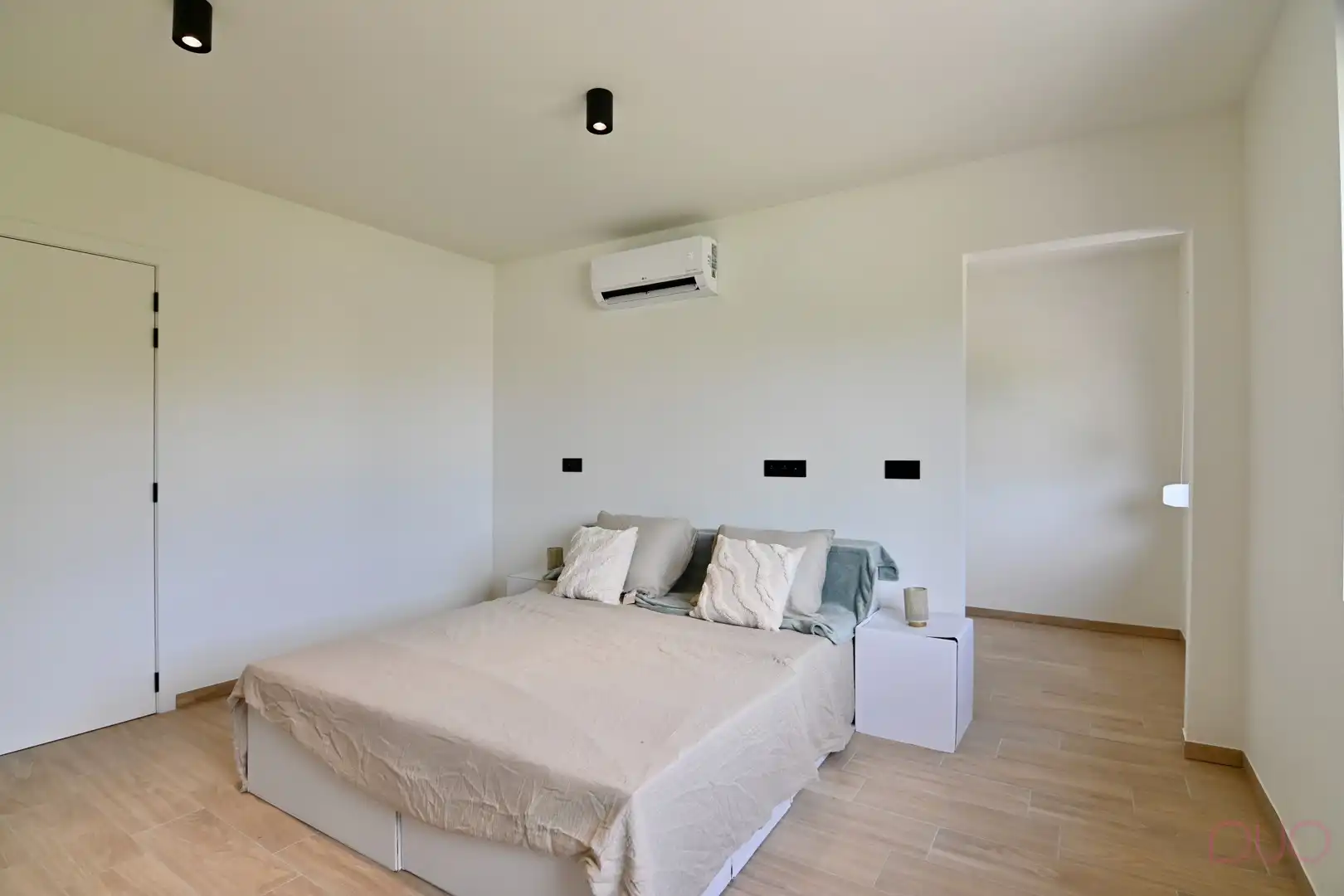 Volledig gerenoveerde woning met garage, terras en tuin - instapklaar afgewerkt! foto 14