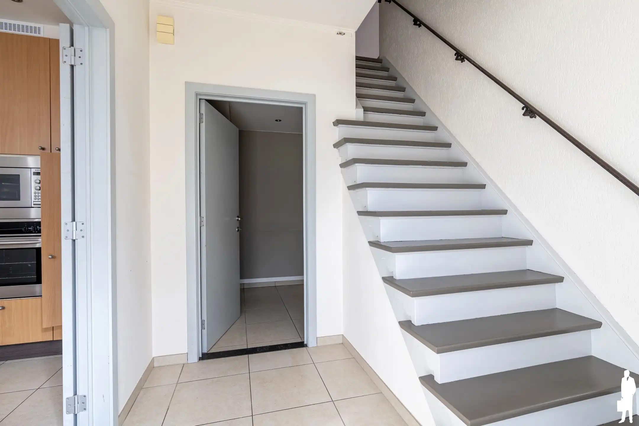 Ruime woning met magazijn op gunstige locatie in Ranst foto 2