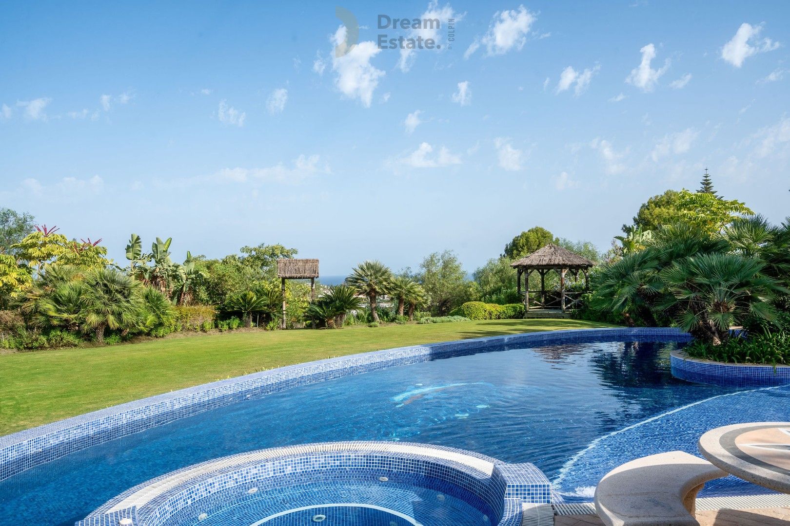 Welkom in deze prachtige villa te El Paraiso, een mix van Andalusische charme en moderne elegantie. foto 21