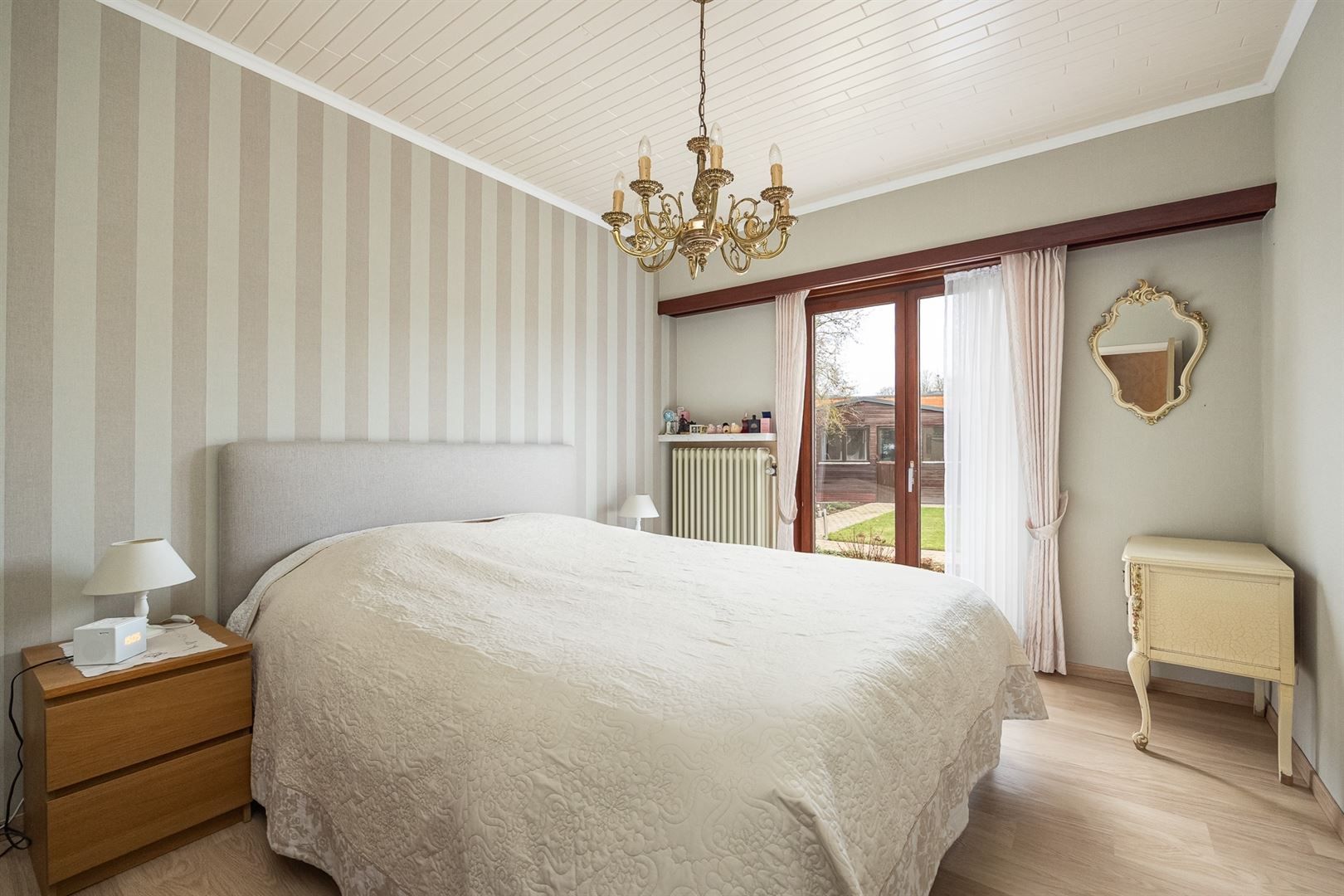 Verzorgde laagbouwwoning met tuin en garages! foto 8