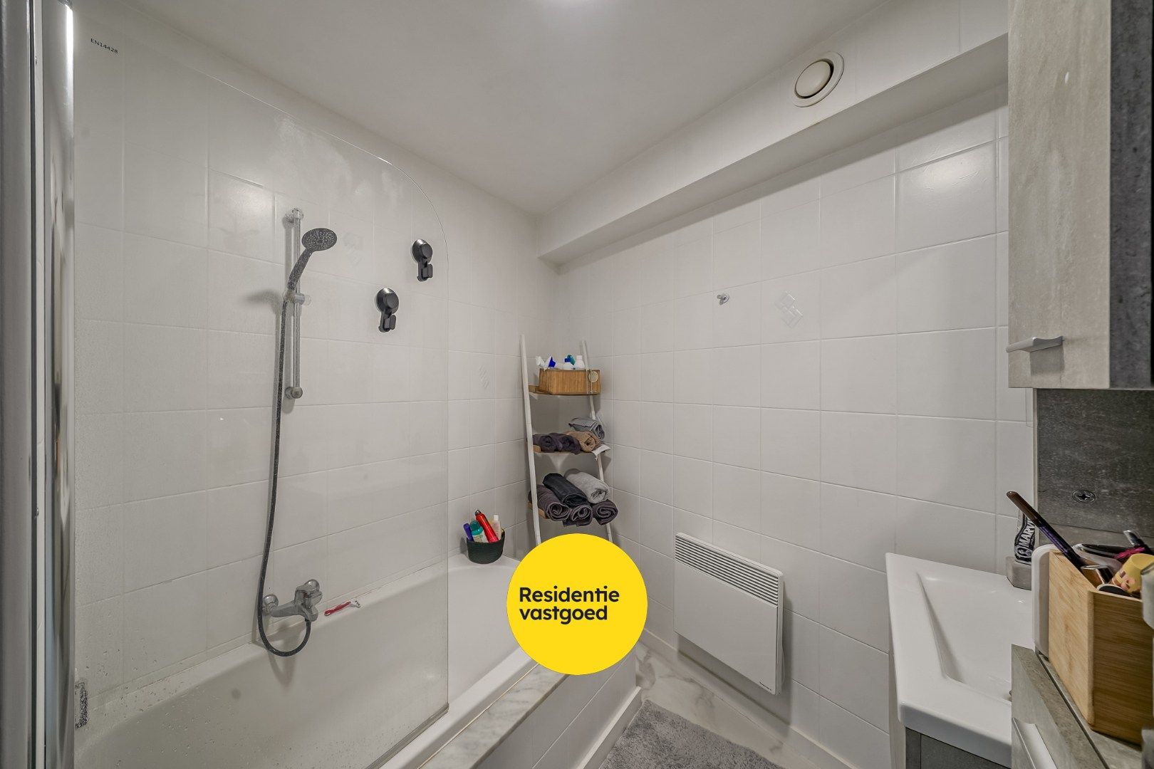 Instapklaar 2-slaapkamerappartement met ruim terras vlakbij het strand te Bredene foto 9