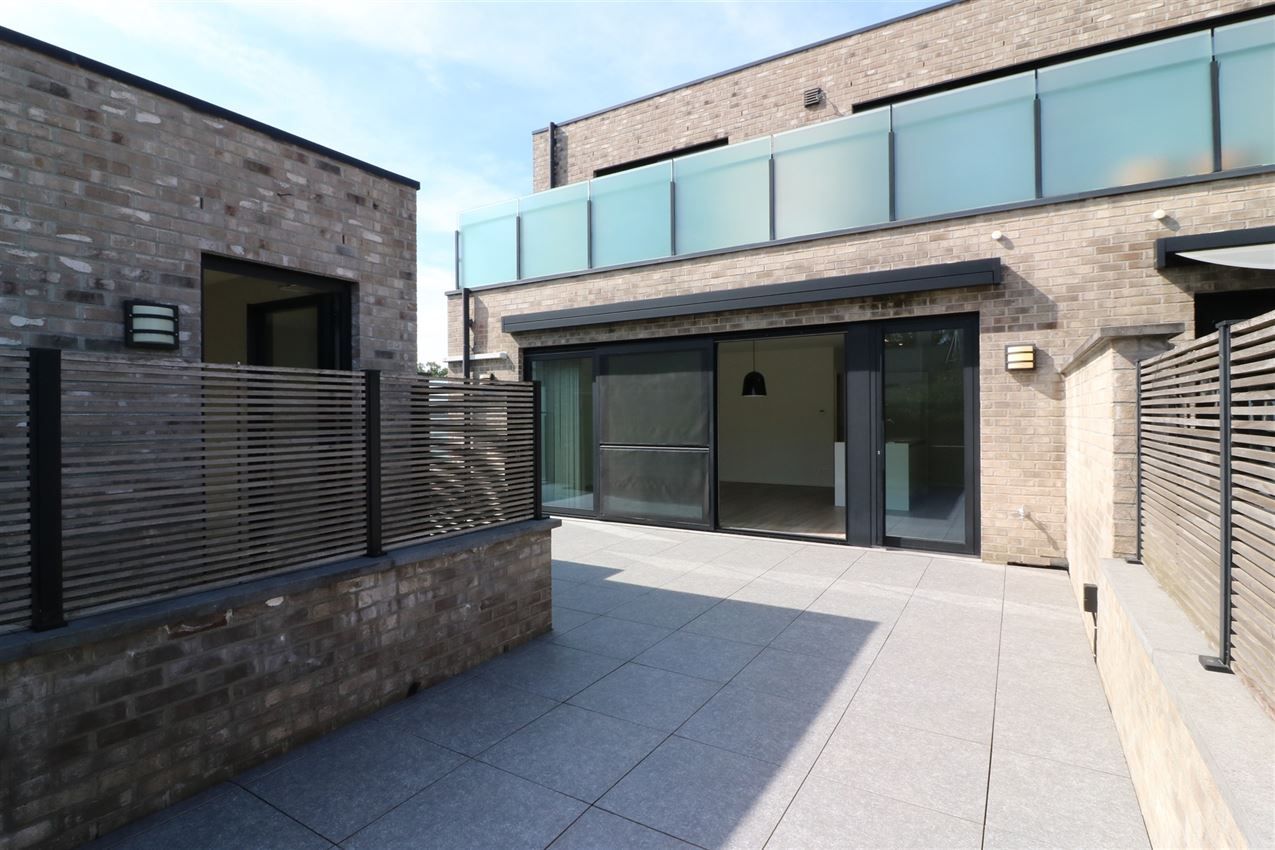 Zonnig appartement met ruim terras, twee slaapkamers in centrum foto {{pictureIndex}}