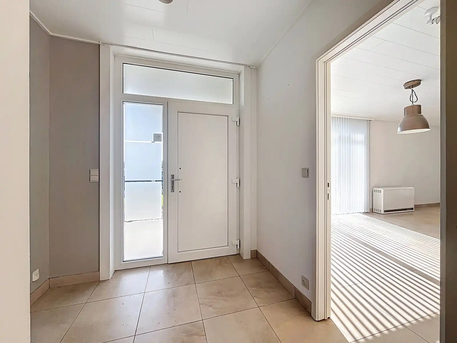 Mooi gelegen, alleenstaande Woning, 2 SLPK, garage én Tuin! foto 2