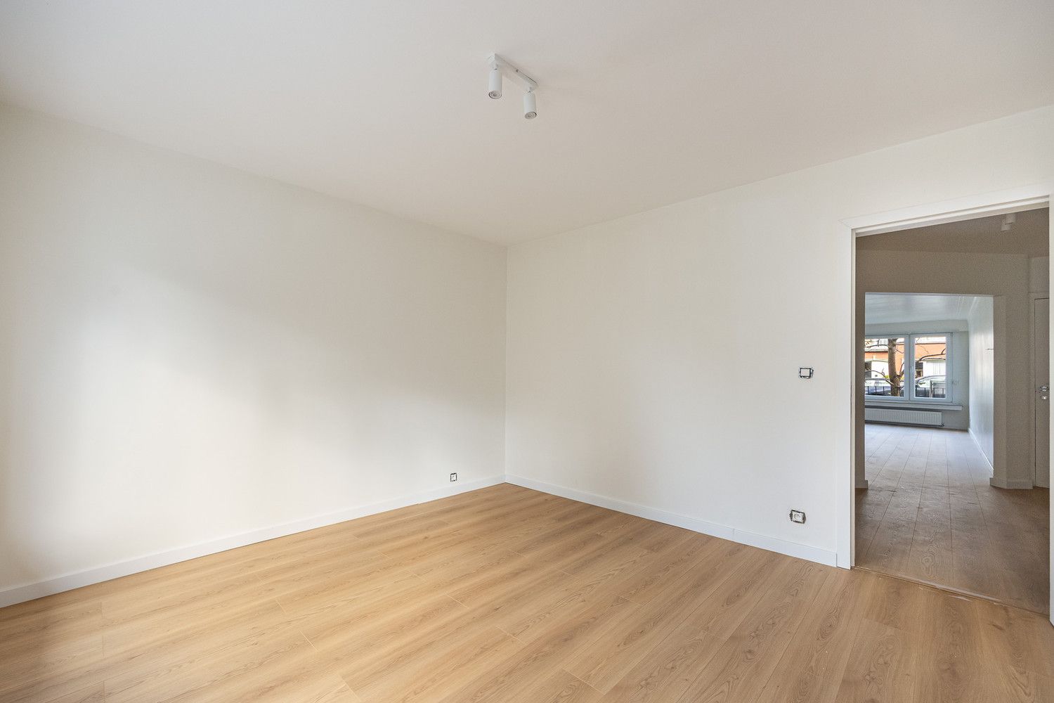 Modern gelijlvloersapp met charmante ZW-tuin foto 13