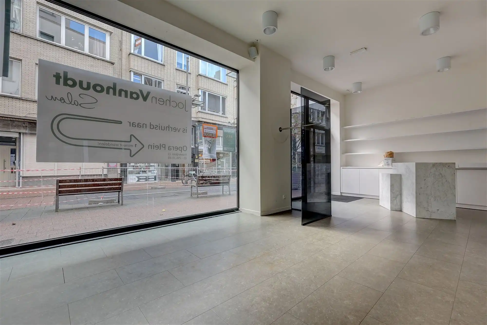 Handelspand op uitstekende ligging in de Jezusstraat te huur foto 4