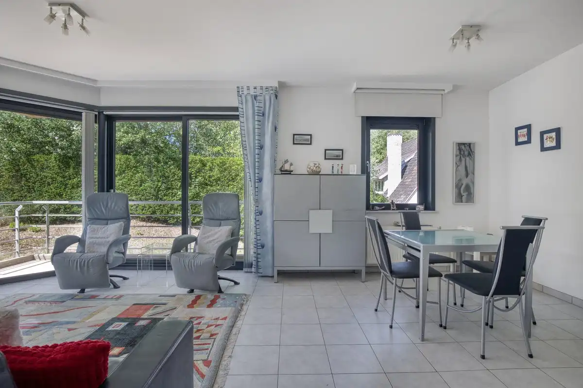 Zongericht appartement met 2 slaapkamers en aankoopmogelijkheid van een garage! foto 3