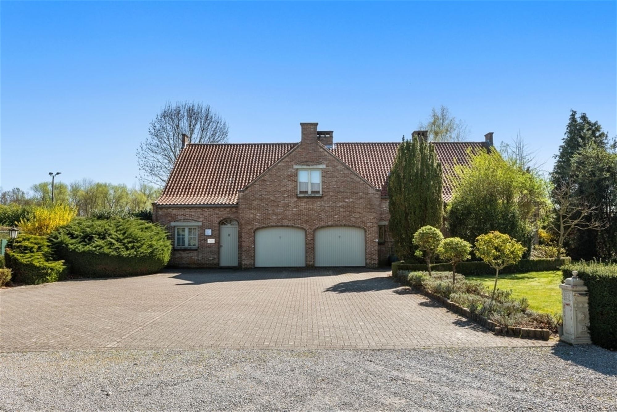 EXCLUSIEVE OPEN BEBOUWING MET PRAKTIJKRUIMTE EN TUINPARADIJS OP 25A60CA IN ALKEN foto 4