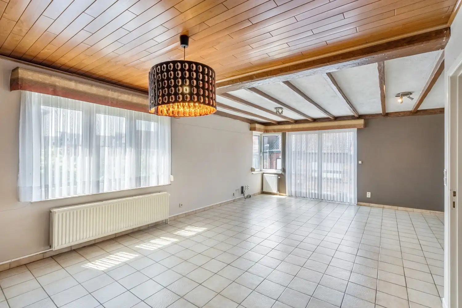 Appartement met 2 slaapkamers en ruime garage in het stadscentrum van Sint-Truiden foto 3