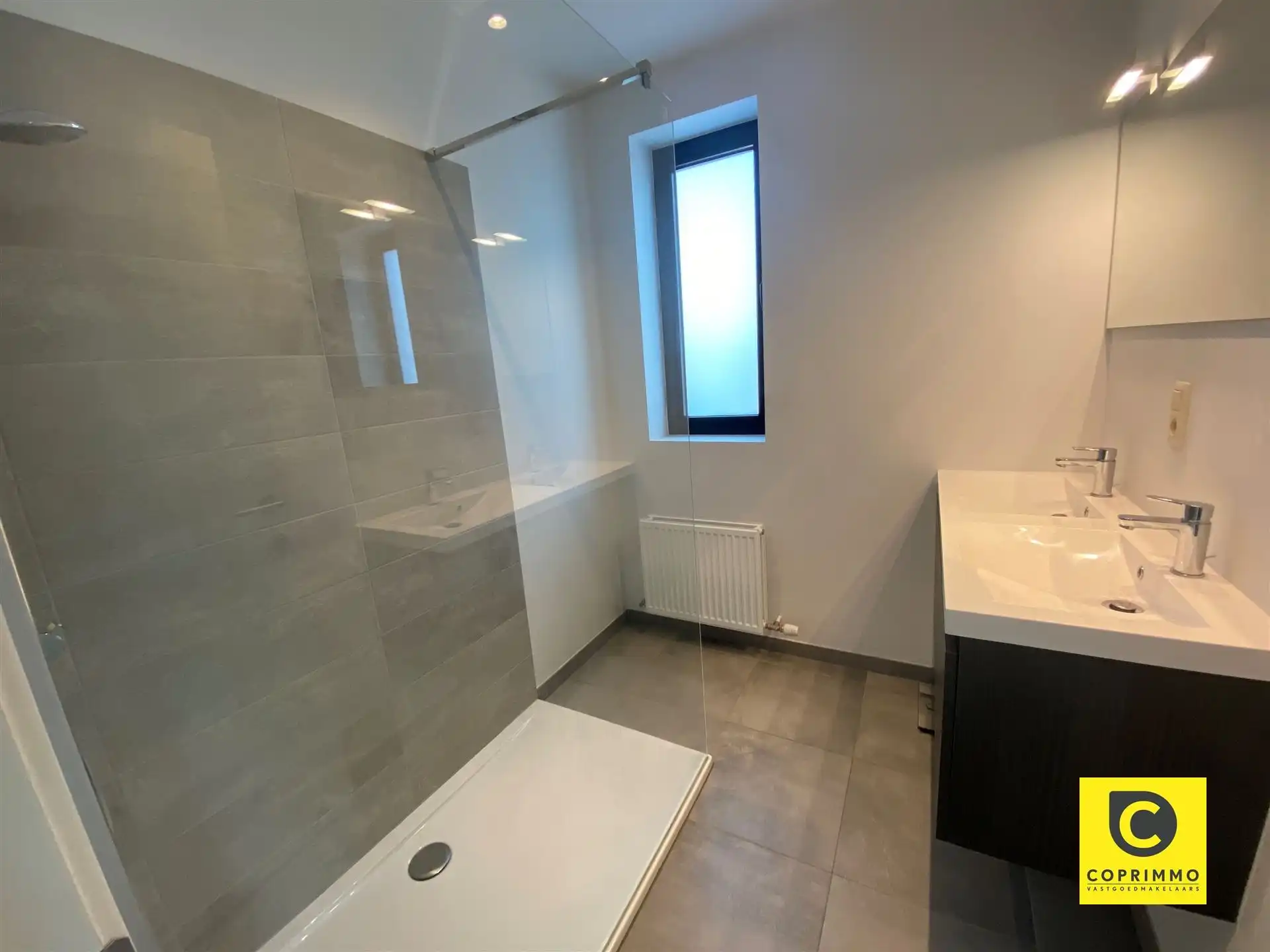 Modern appartement met 2 slaapkamers foto 7