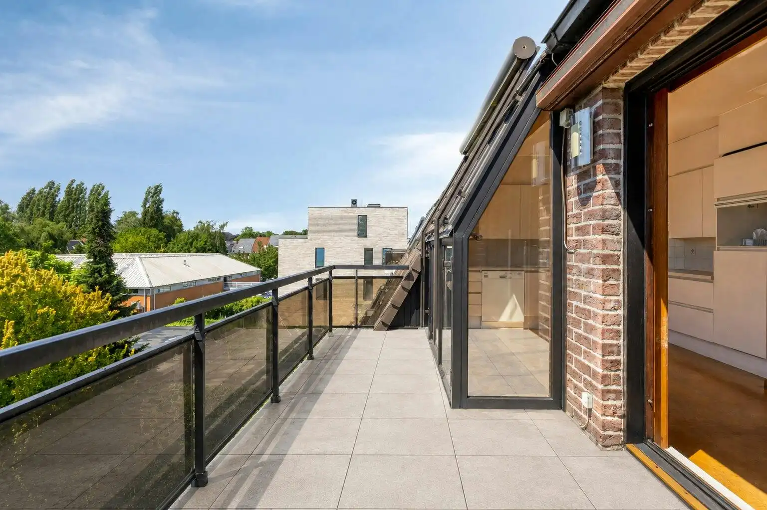 Hoofdfoto van de publicatie: Op te frissen appartement met zonneterrassen in Gentbrugge