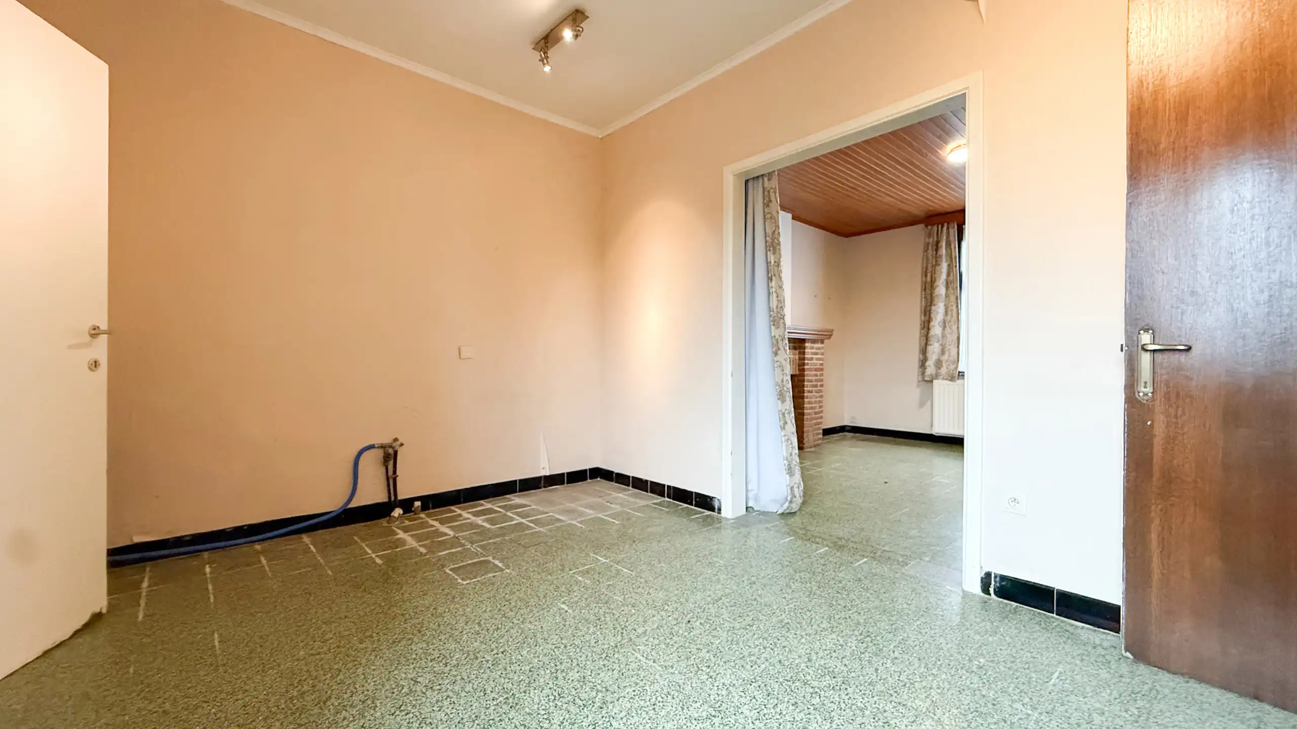 Landelijk gelegen te renoveren hoeve op ruim perceel! foto 9