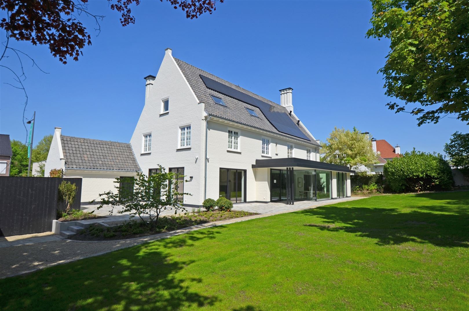 Volledig gerenoveerde statige villa foto 2