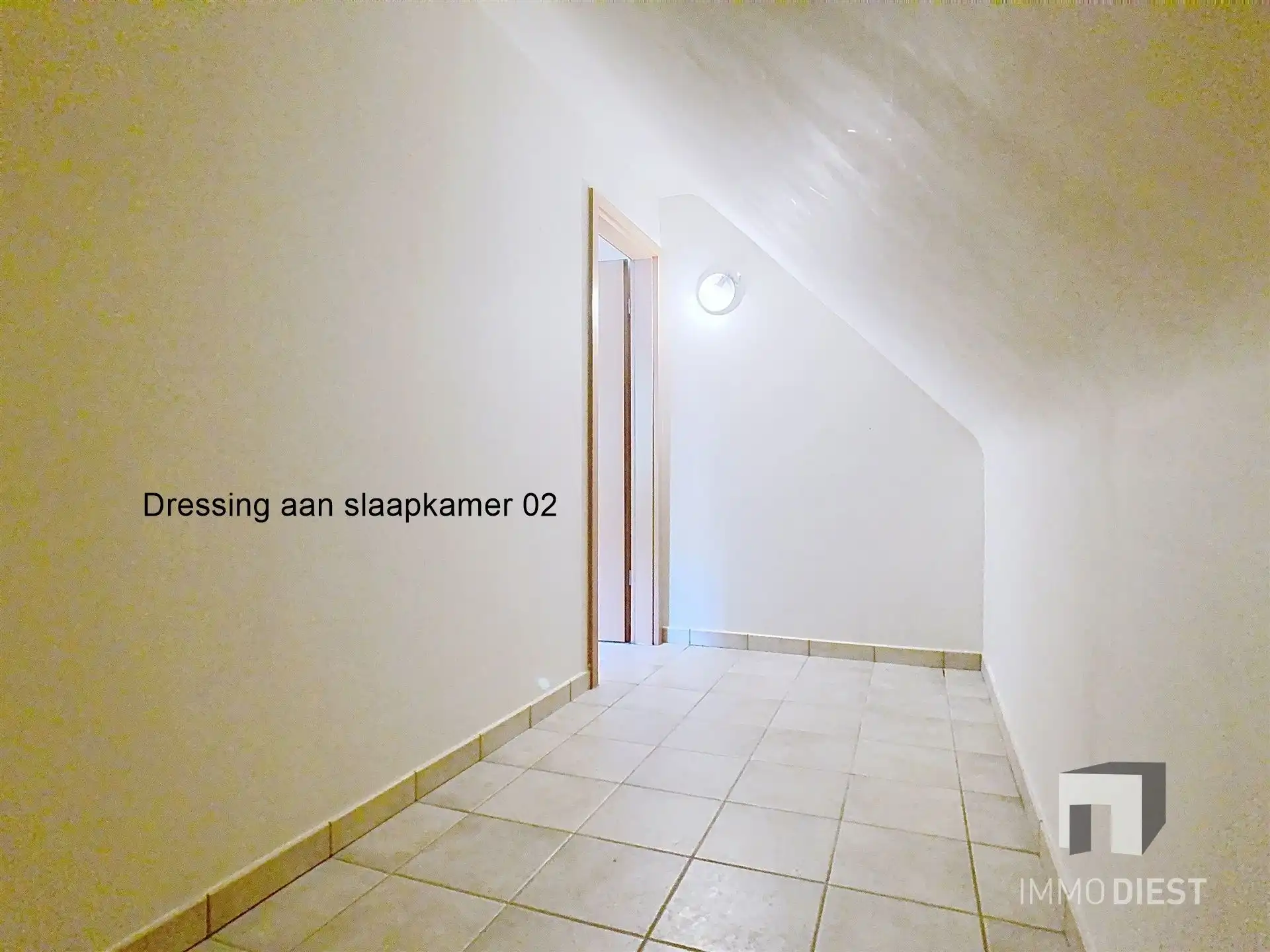 Triplex met 2 slaapkamers en inpandige garage foto 17