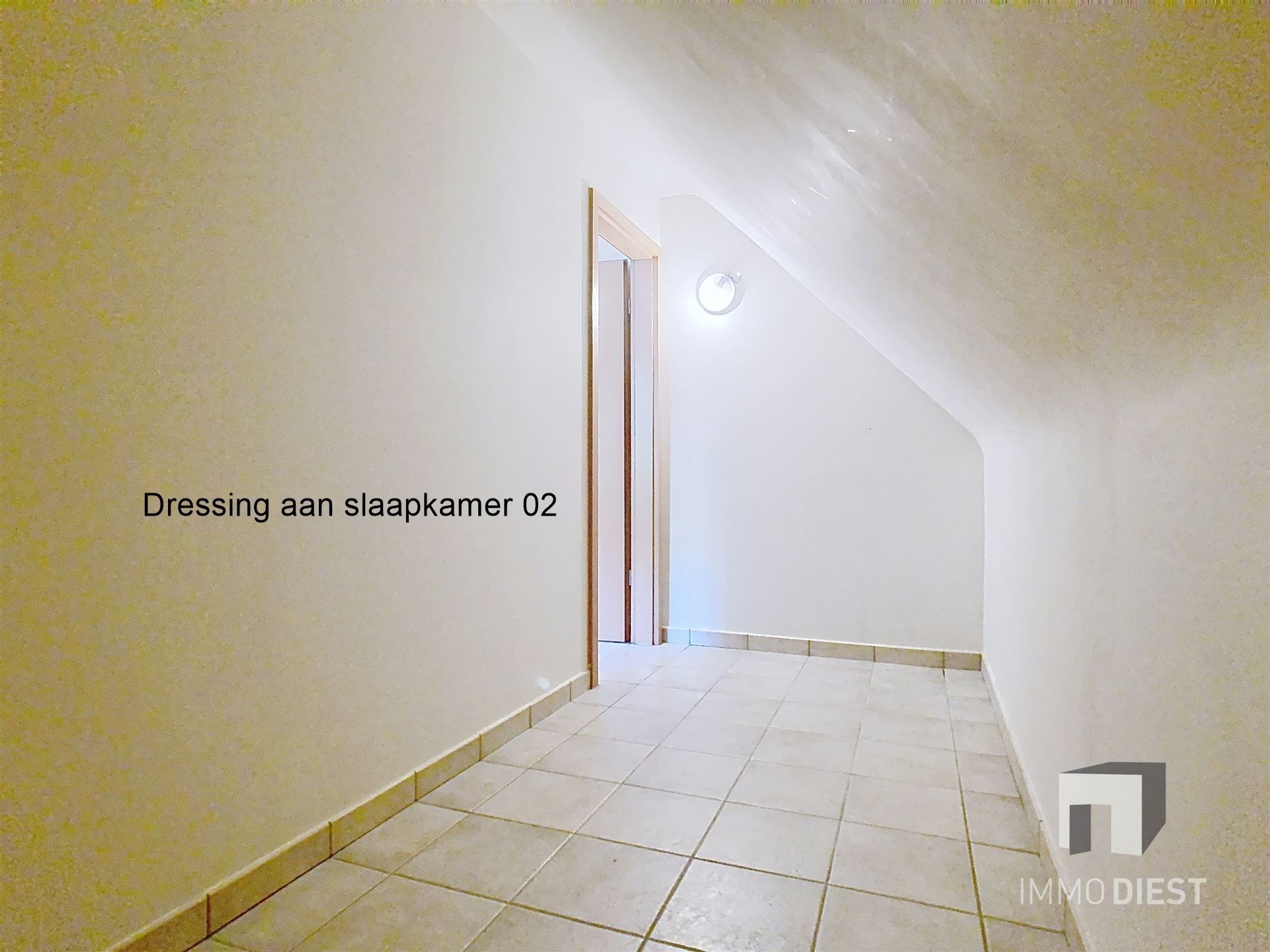 Triplex met 2 slaapkamers en inpandige garage foto 17