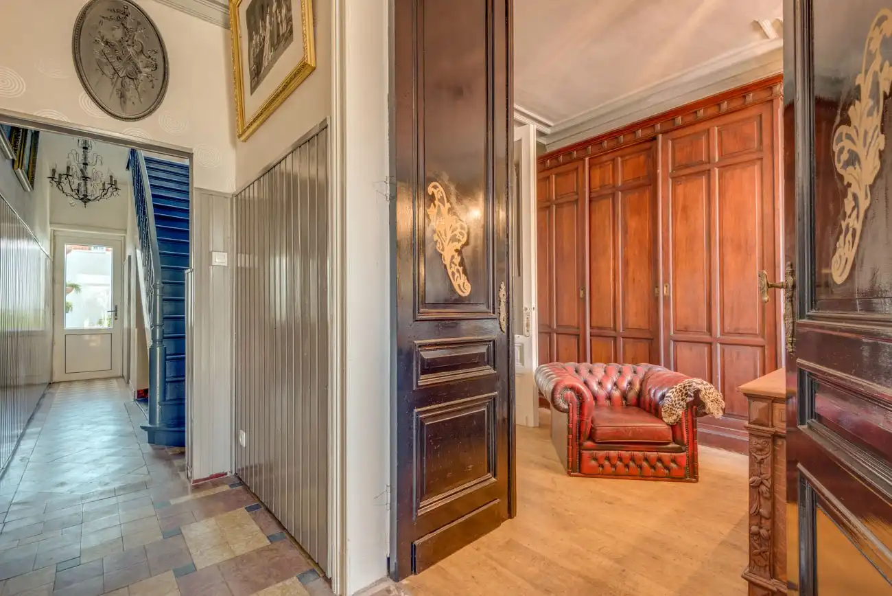 Karaktervolle herenwoning in Belle-Epoquestijl vlakbij zee en strand te Heist. foto 3