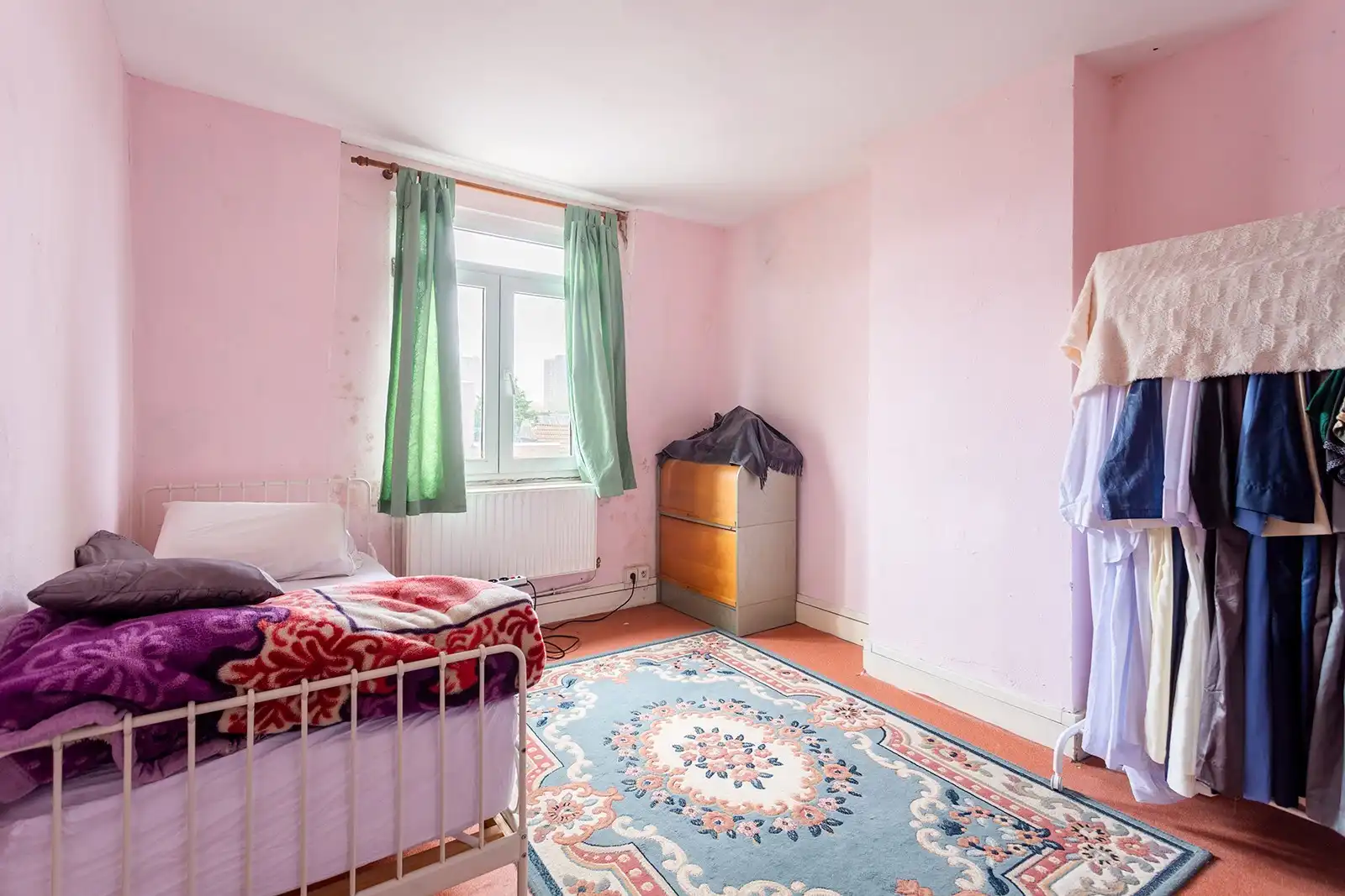 Op te frissen ruime woning met 7 slpk,3 badkamers,terras en garage foto 23