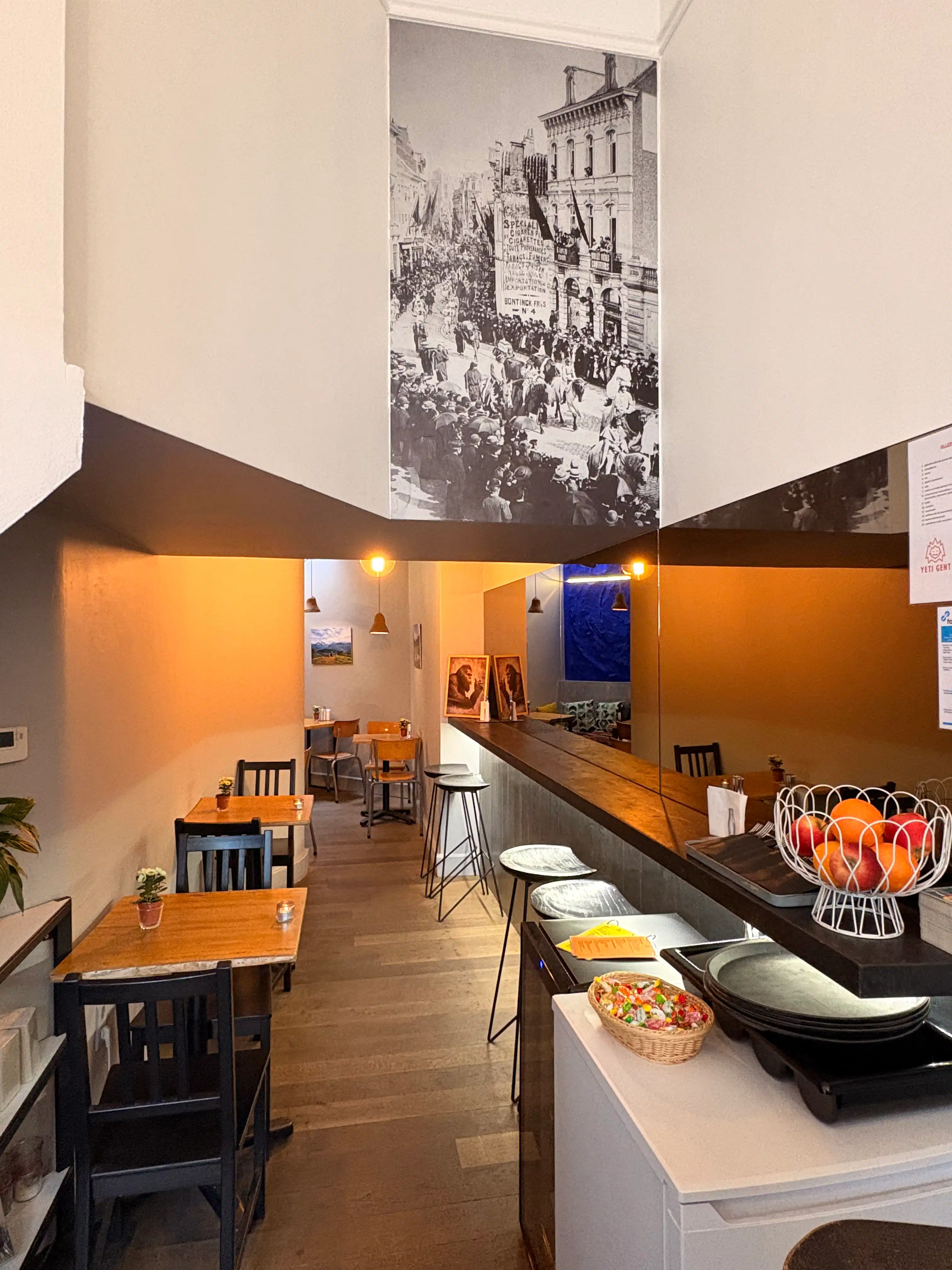 Handelspand met drie studio’s te koop op topligging in Gent foto 2