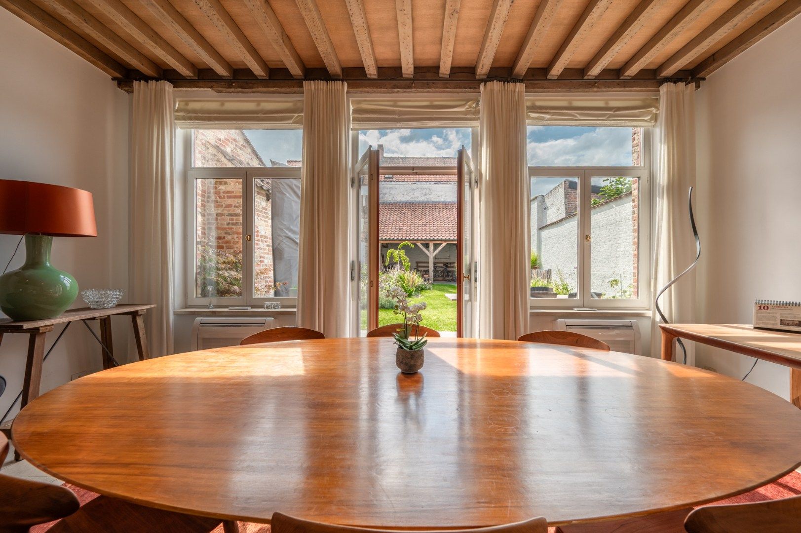 Charmante stadswoning met zonovergoten tuin in hartje Brugge foto 9