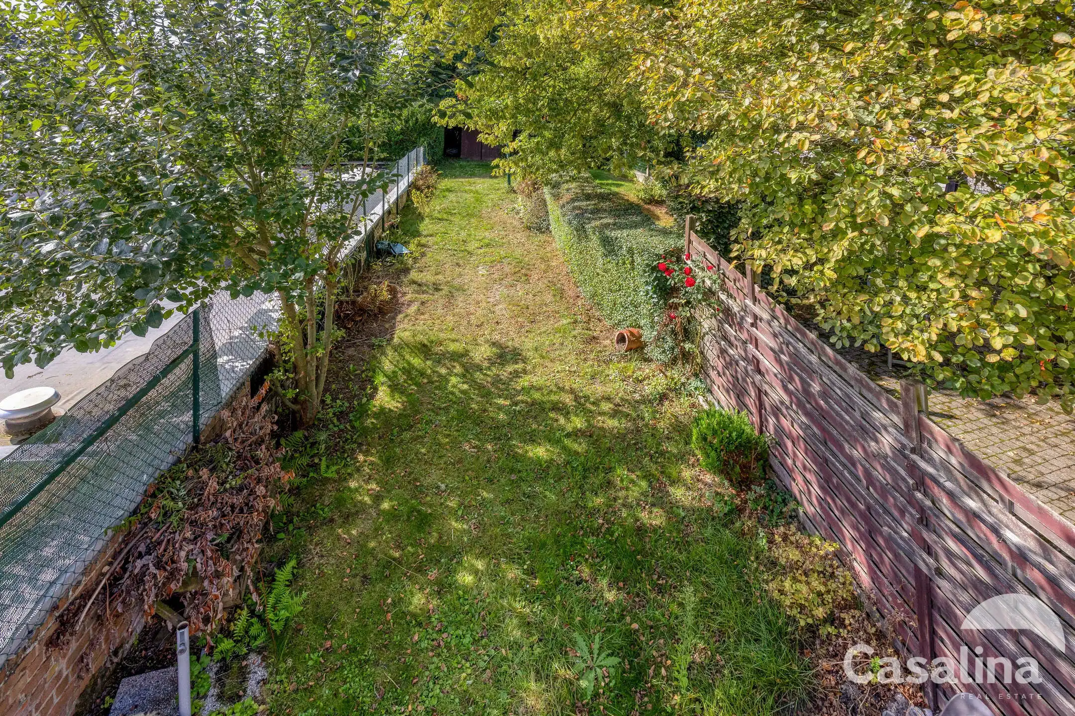 Bel-etagewoning met garage en tuin om op te frissen foto 15