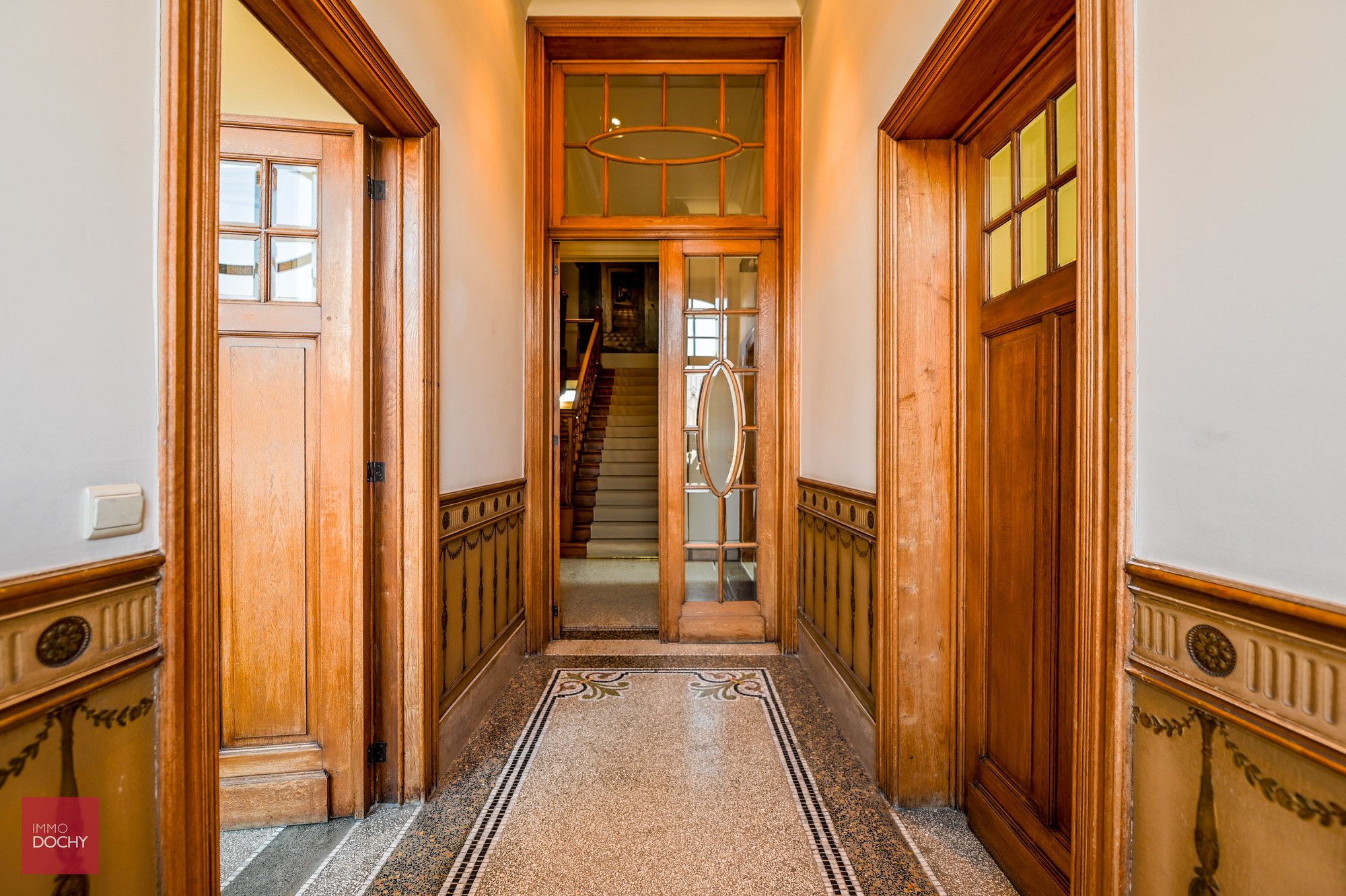 Ruim karaktervol herenhuis met zwembad foto 16