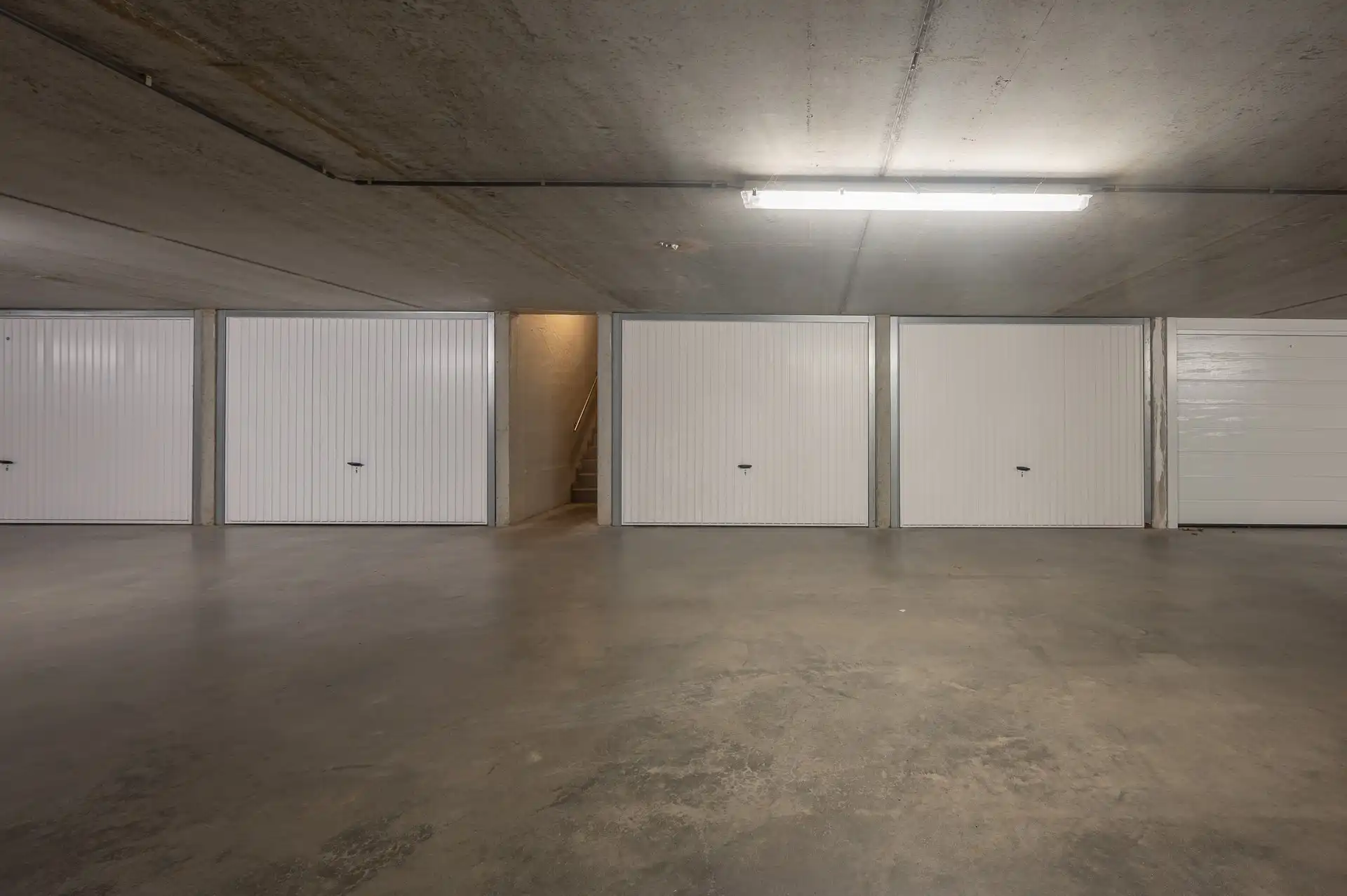 Lichtrijk appartement met 2 slaapkamers in een rustige zijstraat van de Zeedijk foto 18