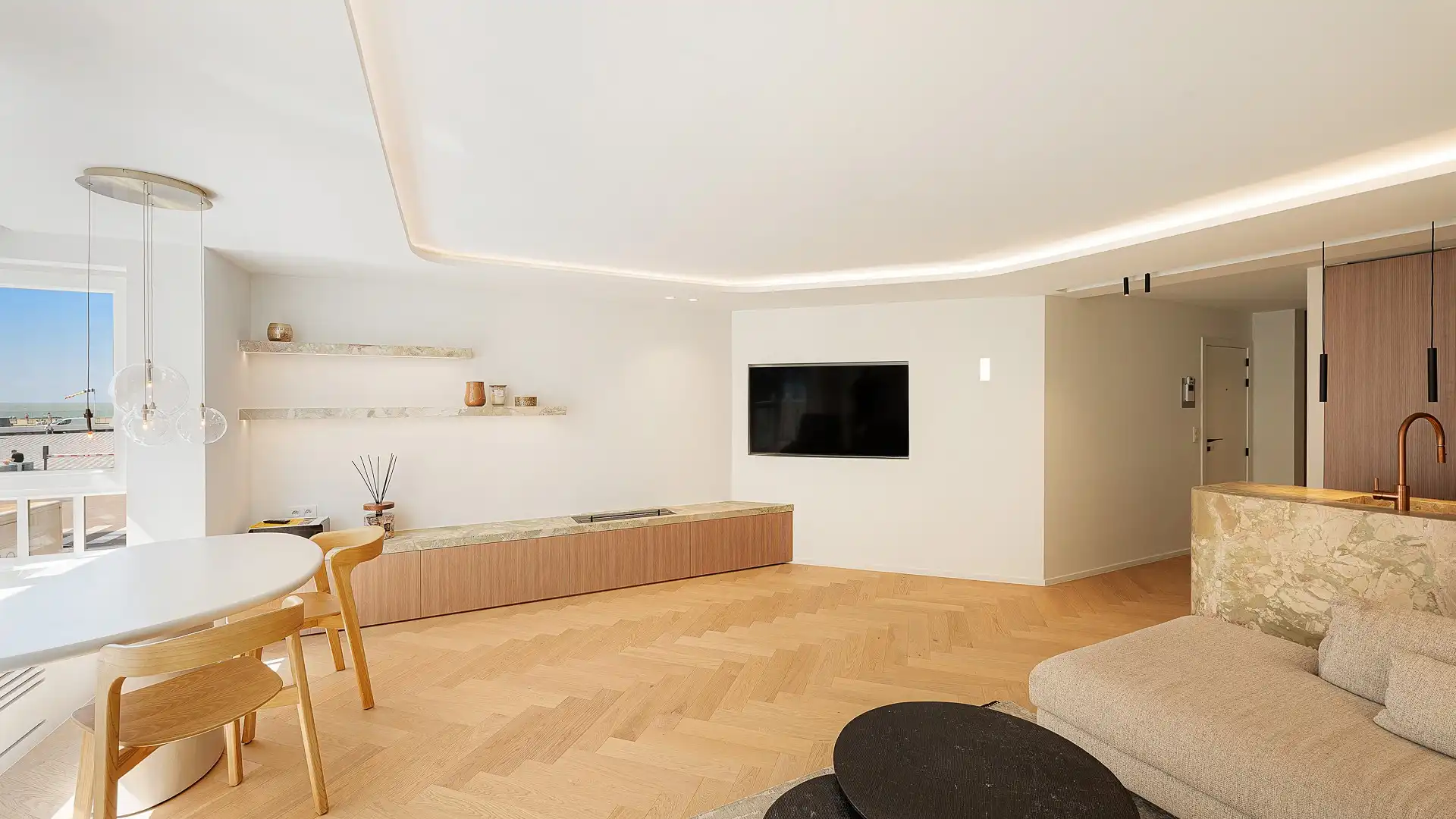 Gerenoveerd 3 slaapkamerappartement met zijdelings zeezicht. foto 12