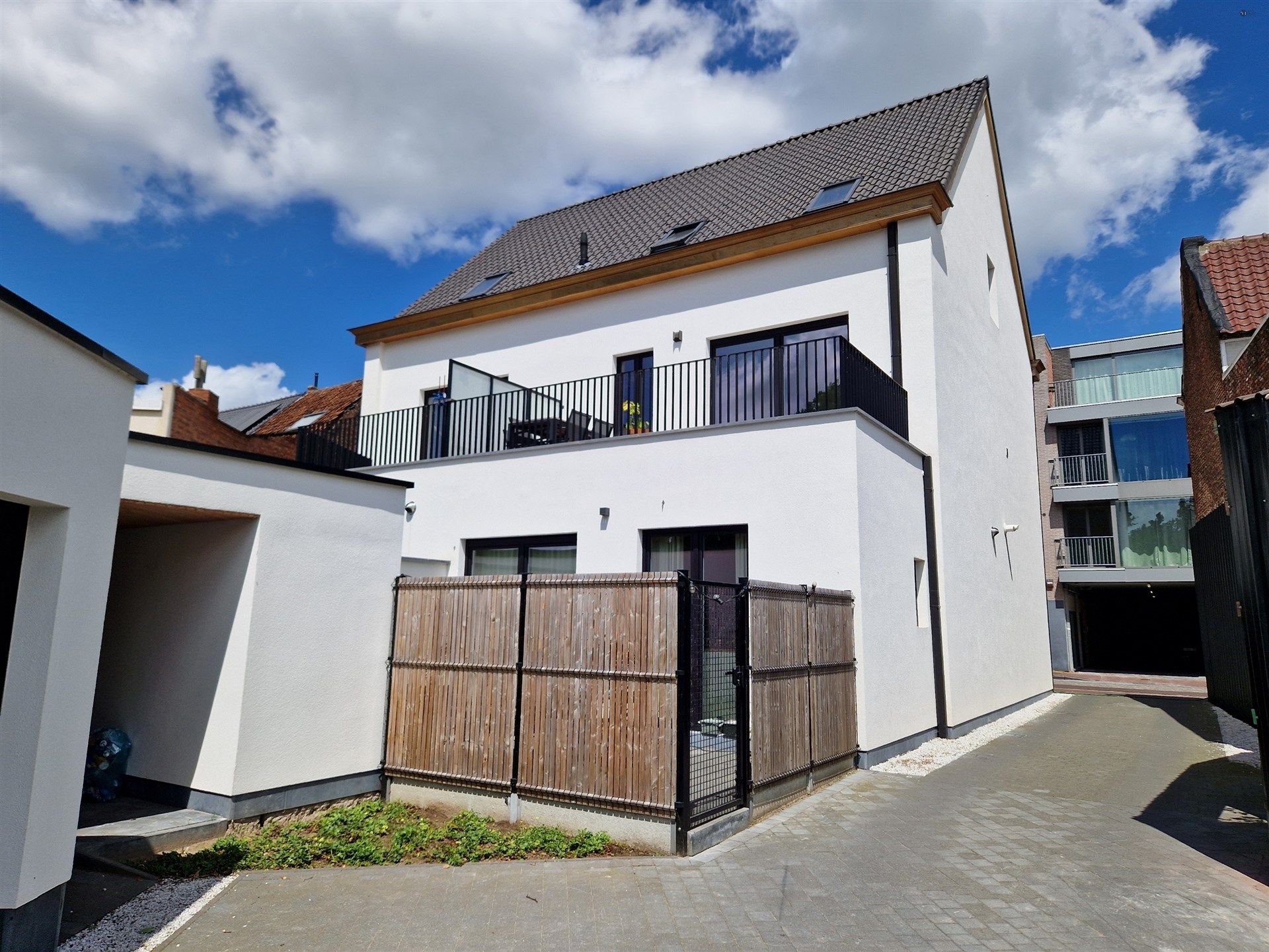 Mooi geijkvloers appartement / studio met berging en terras. foto 3