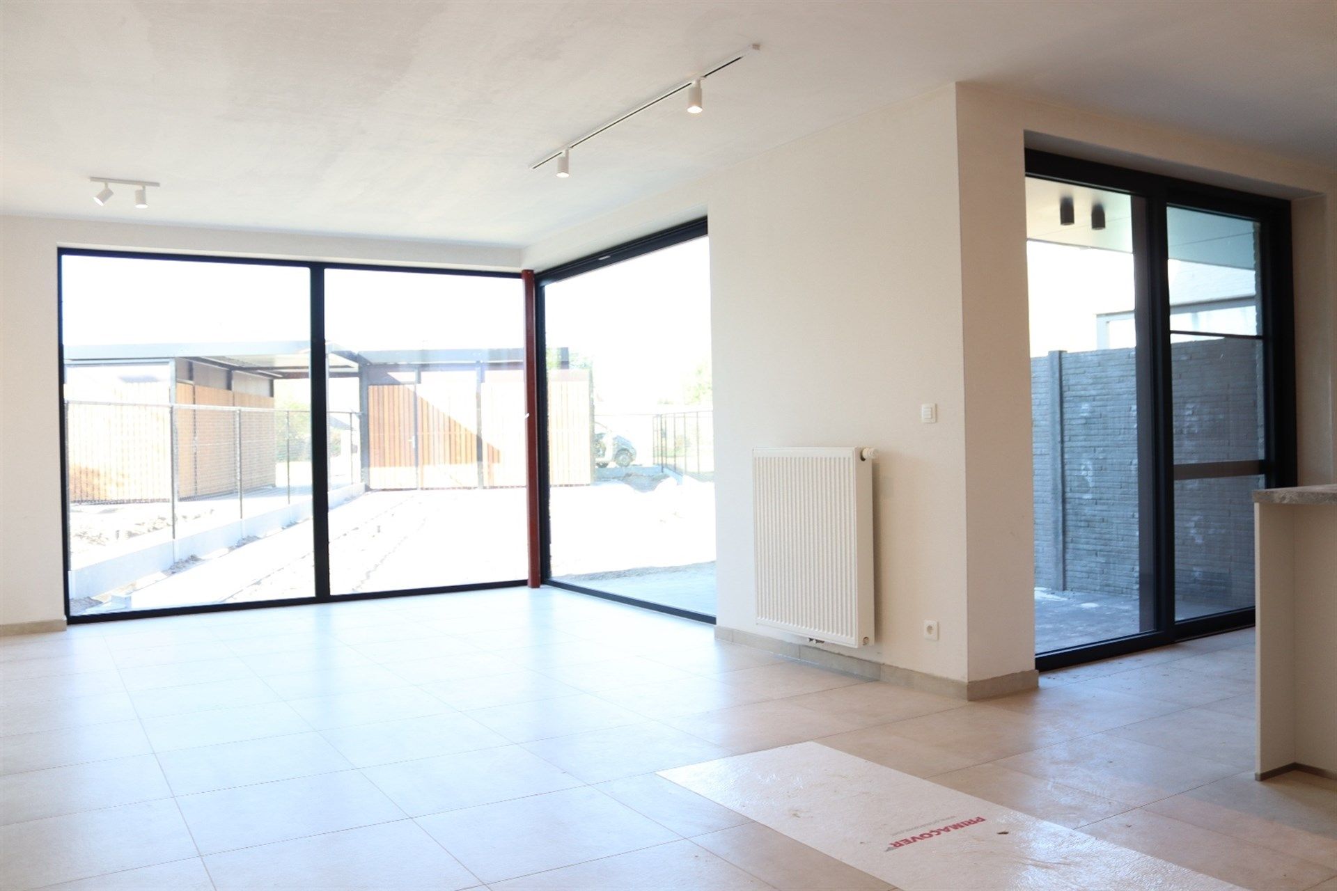 Ruime energiezuinige nieuwbouw woning op gunstige ligging. foto 2