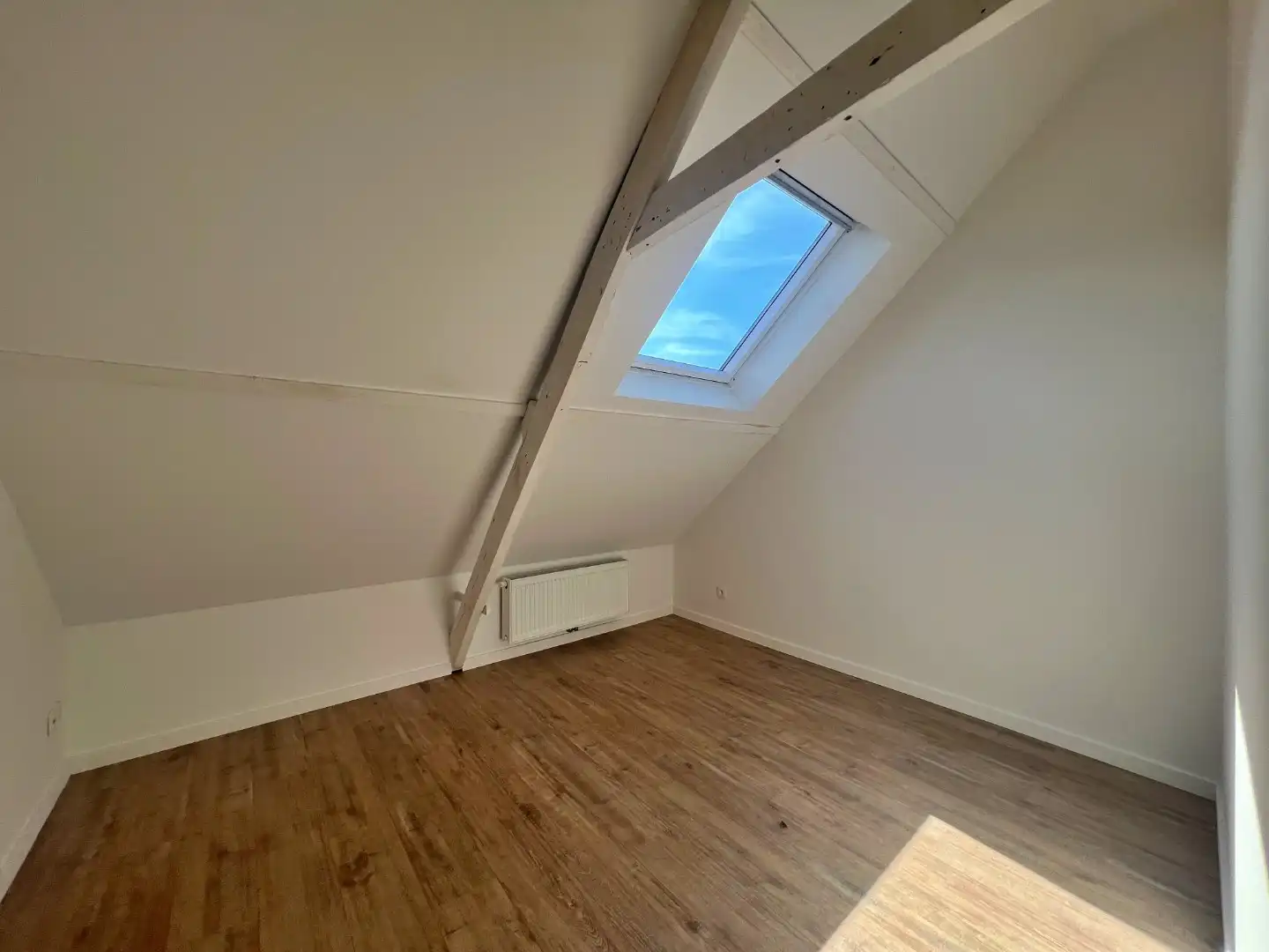 Gerenoveerde woning met 3 slaapkamers, tuin en garage foto 12