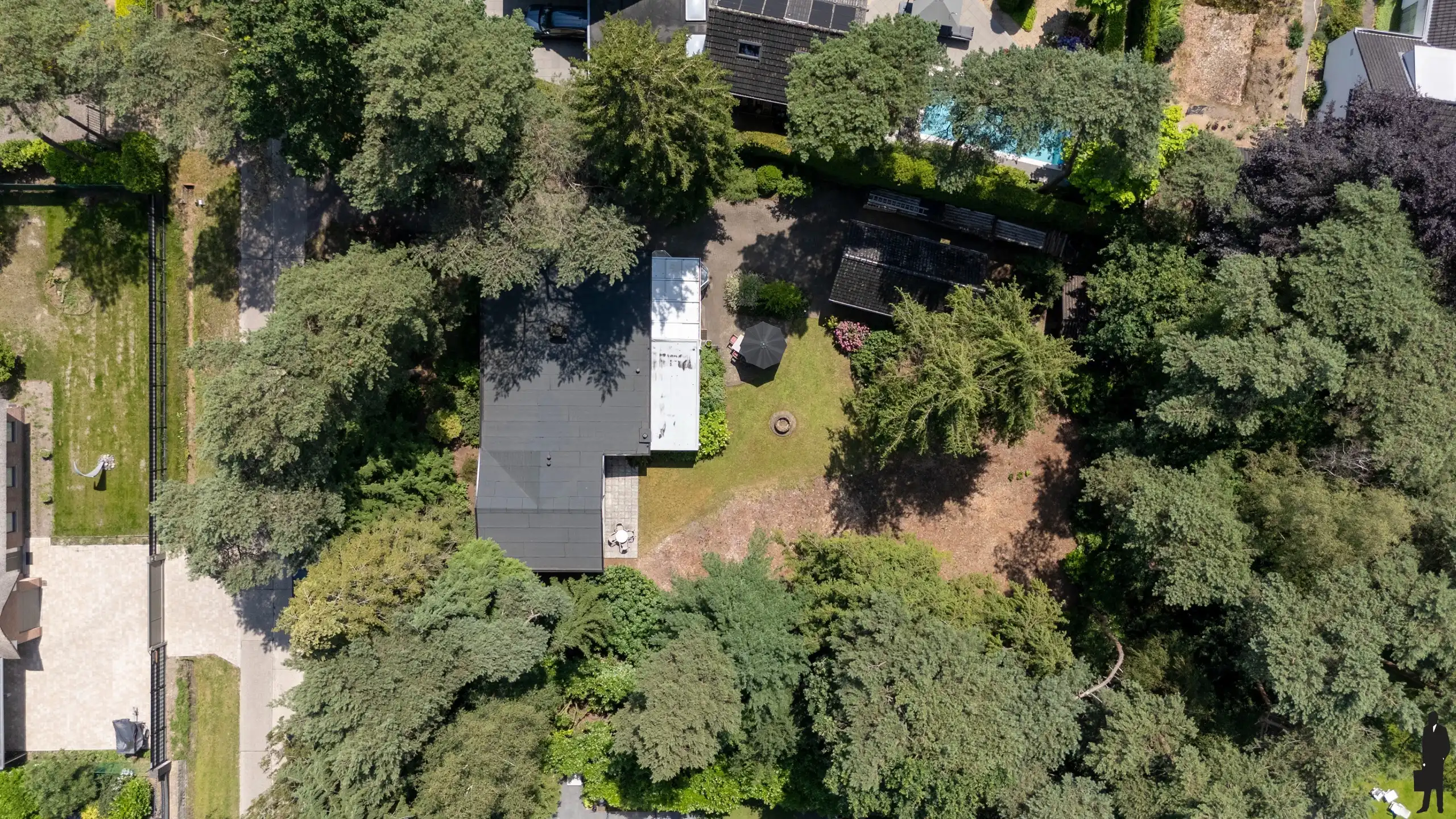 Vrijstaande woning op 1.588m² in villawijk nabij NL grens. foto 24