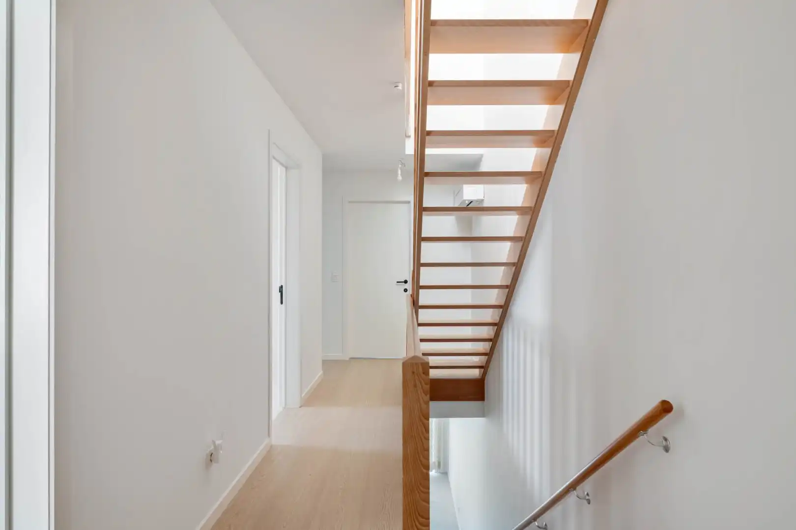 Moderne nieuwbouwwoning, 5 slpk, op een perceel van 4a31ca. foto 27