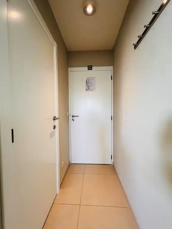 Luxueus appartement met breed terras en zijdelings zeezicht foto 19