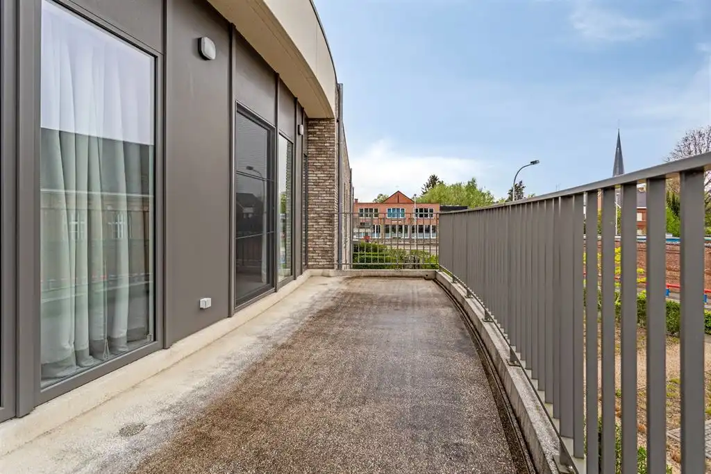 Recent 1-slaapkamer appartement met groot terras foto 18