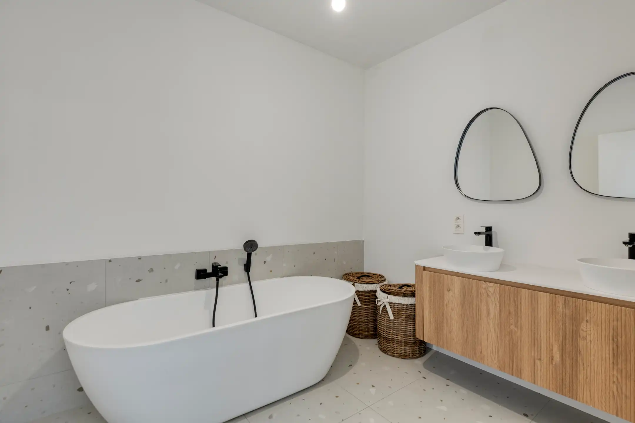 Trendy en lichtrijke woning met VEEL potentiëel foto 20