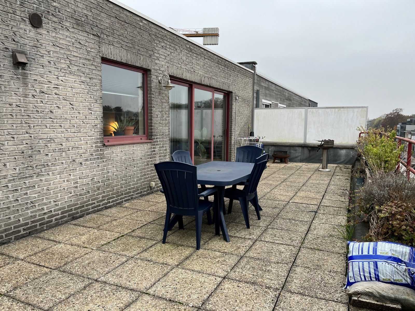 Penthouse in hartje Brasschaat met ondergrondse autostaanplaats en 2 ruime terrassen! foto 2