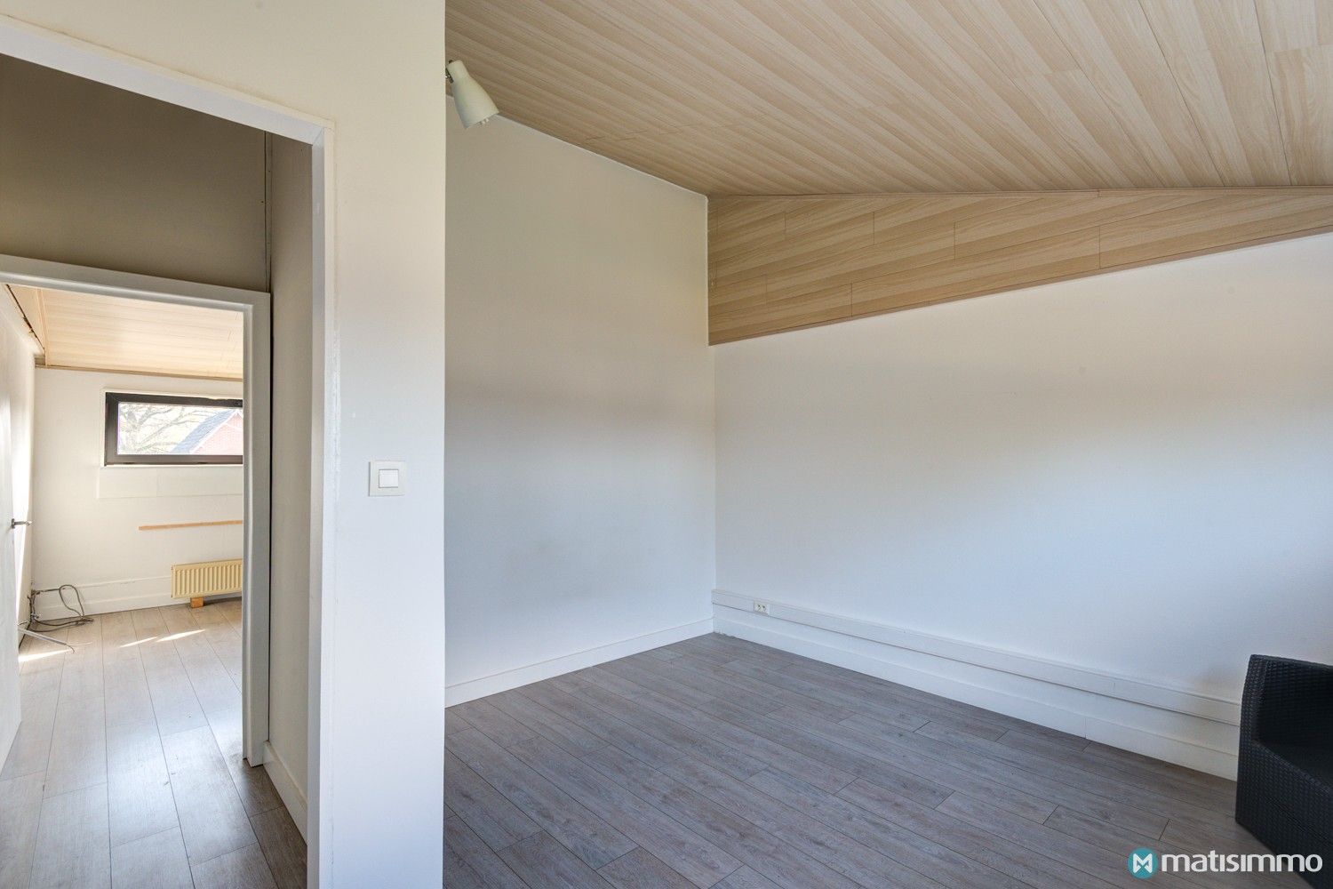 RUIM, DEELS GERENOVEERD DUPLEXAPPARTEMENT MET 3 SLAAPKAMERS, GROOT TERRAS, GARAGEBOX EN AUTOSTAANPLAATS foto 29