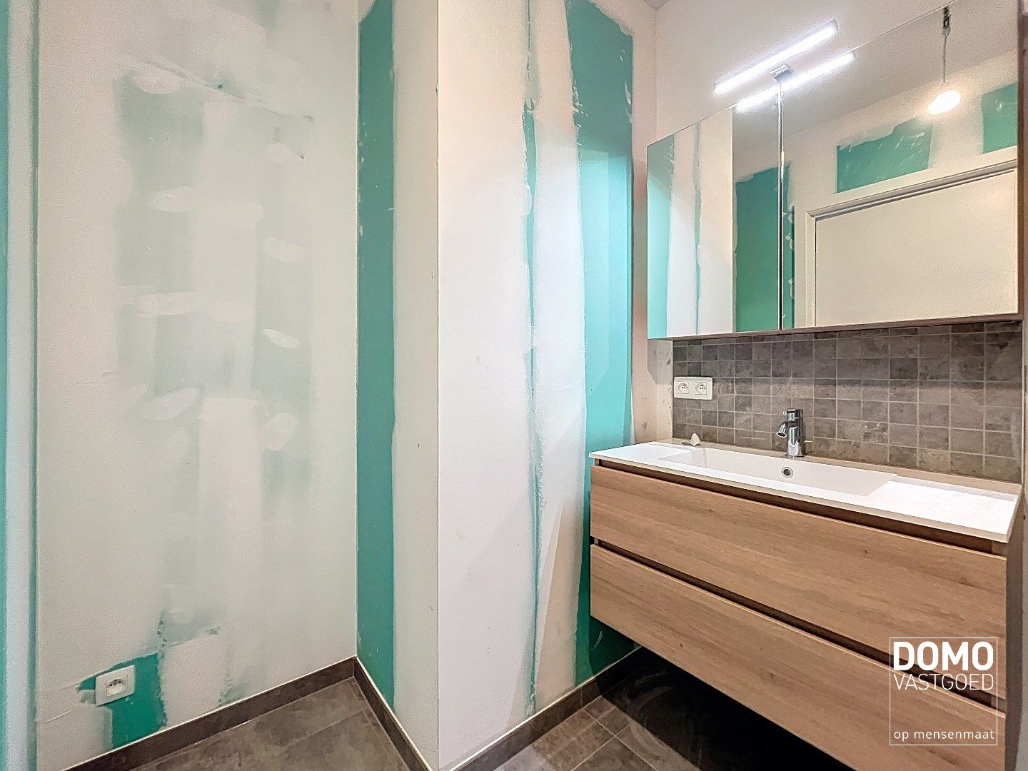 VOLLEDIG AFGEWERKT NIEUWBOUWAPPARTEMENT MET 2 SLAAPKAMERS, TERRAS, ONDERGRONDSE AUTOSTANDPLAATS EN KELDERBERGING IN RESIDENTIE "DE KWINT" TE ZONHOVEN  foto 9