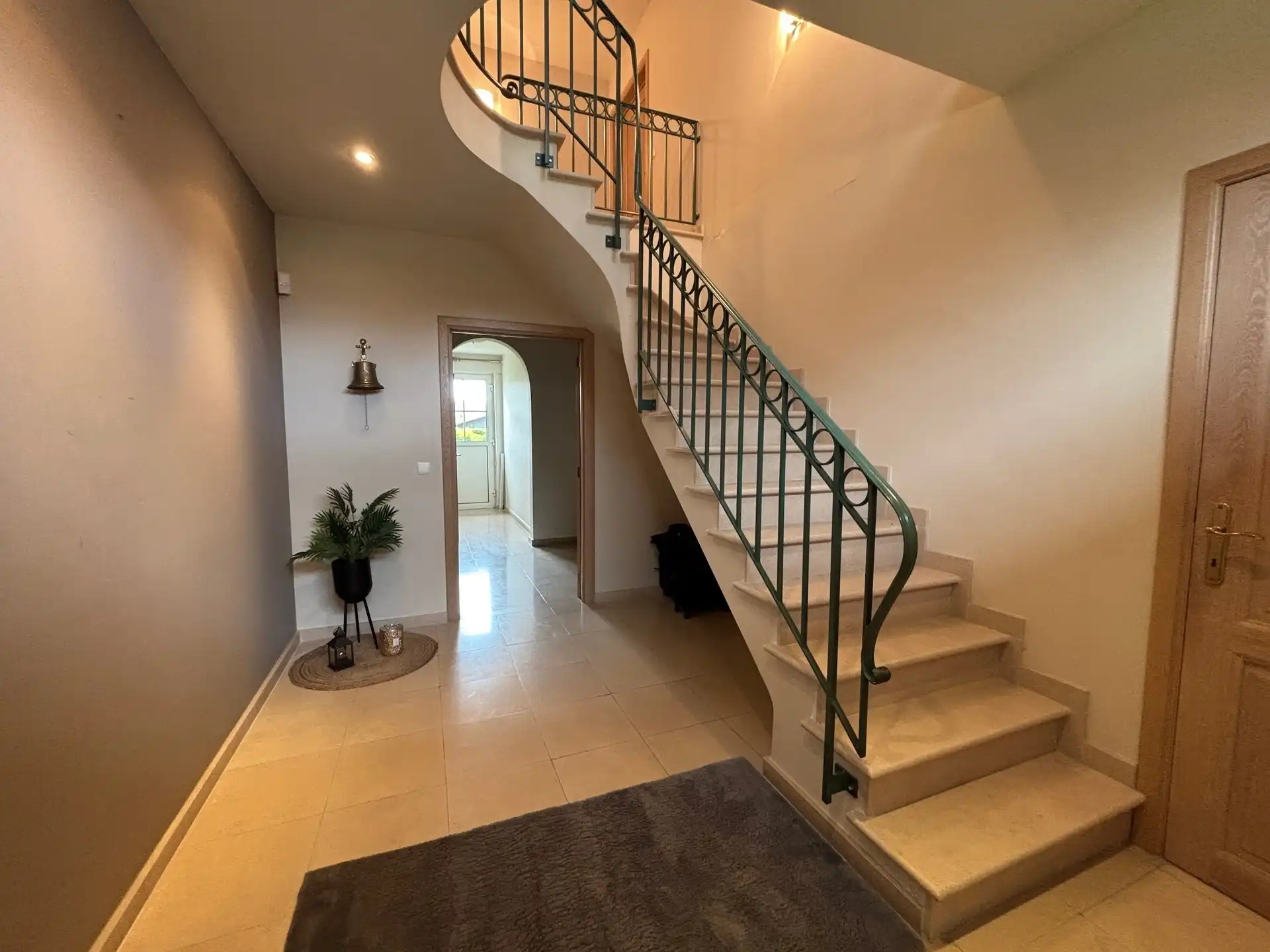 Ruime villa in een rustige omgeving met een grote tuin  foto 5