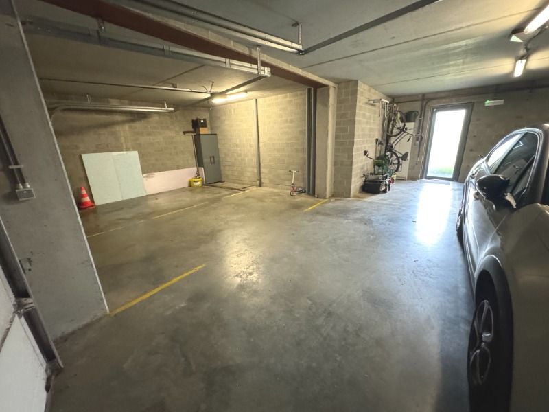 Ruime duplex nabij centrum Geel met 2 terrassen en parking! foto 19