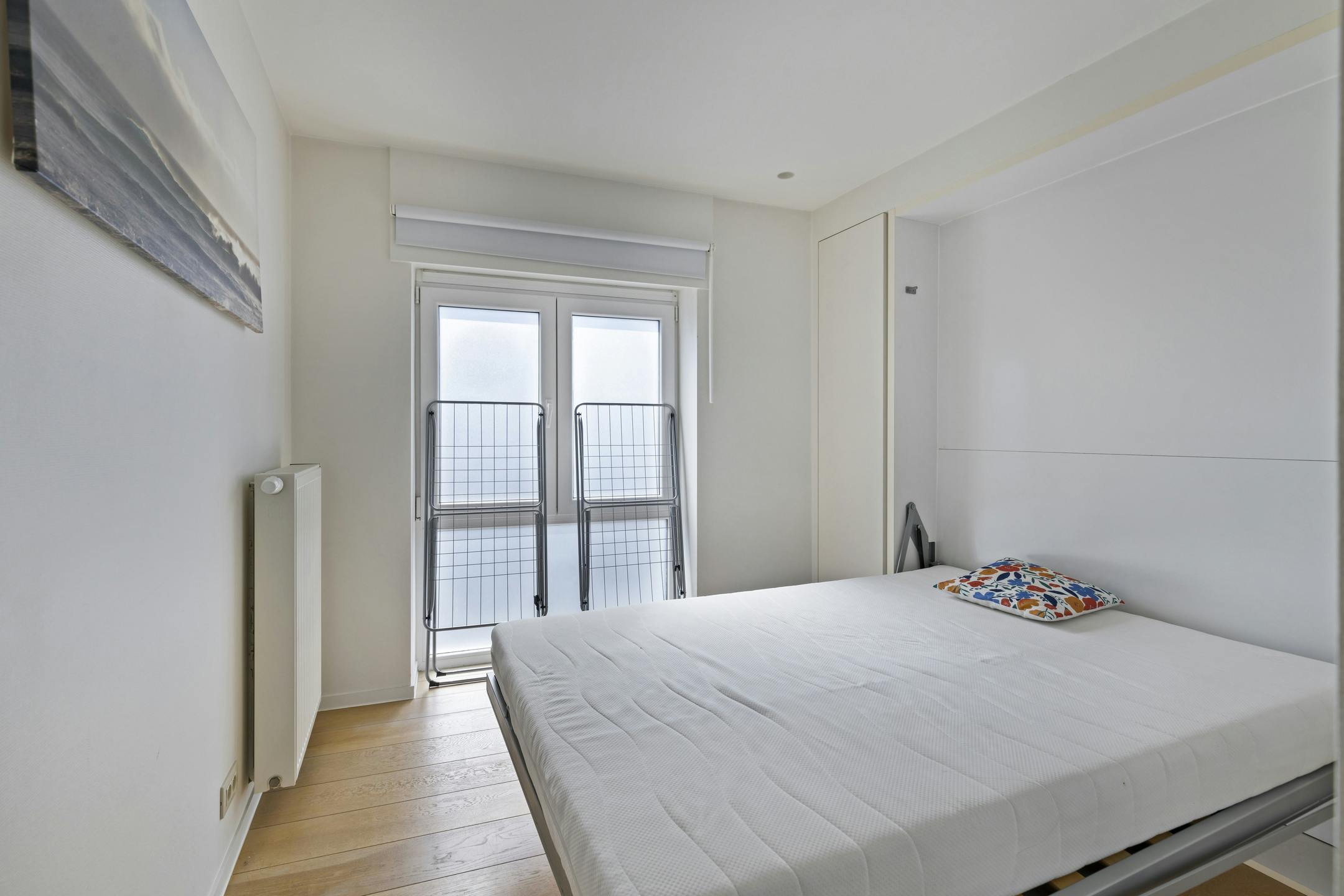 Instapklaar twee slaapkamer appartement te koop in Zeebrugge foto 9