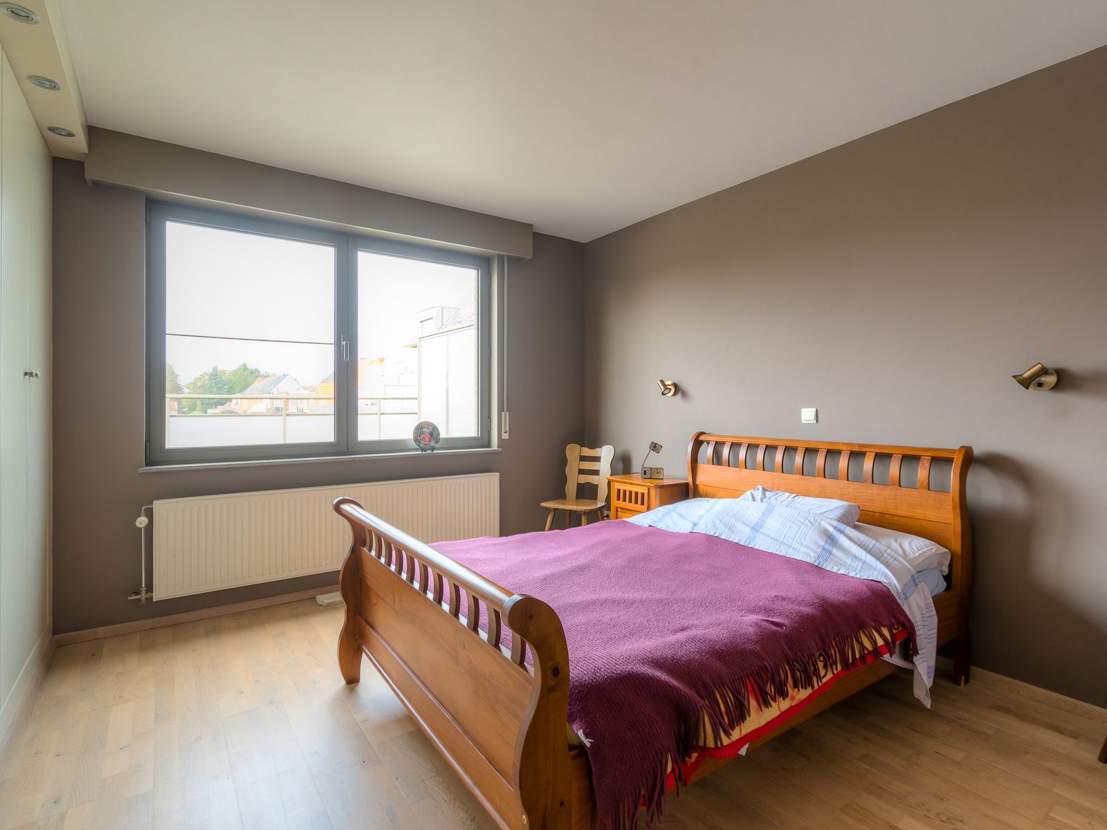 Een appartement op de 1ste verdieping met 2 slaapkamers, terras en autostaanplaats in Merksplas. foto 8