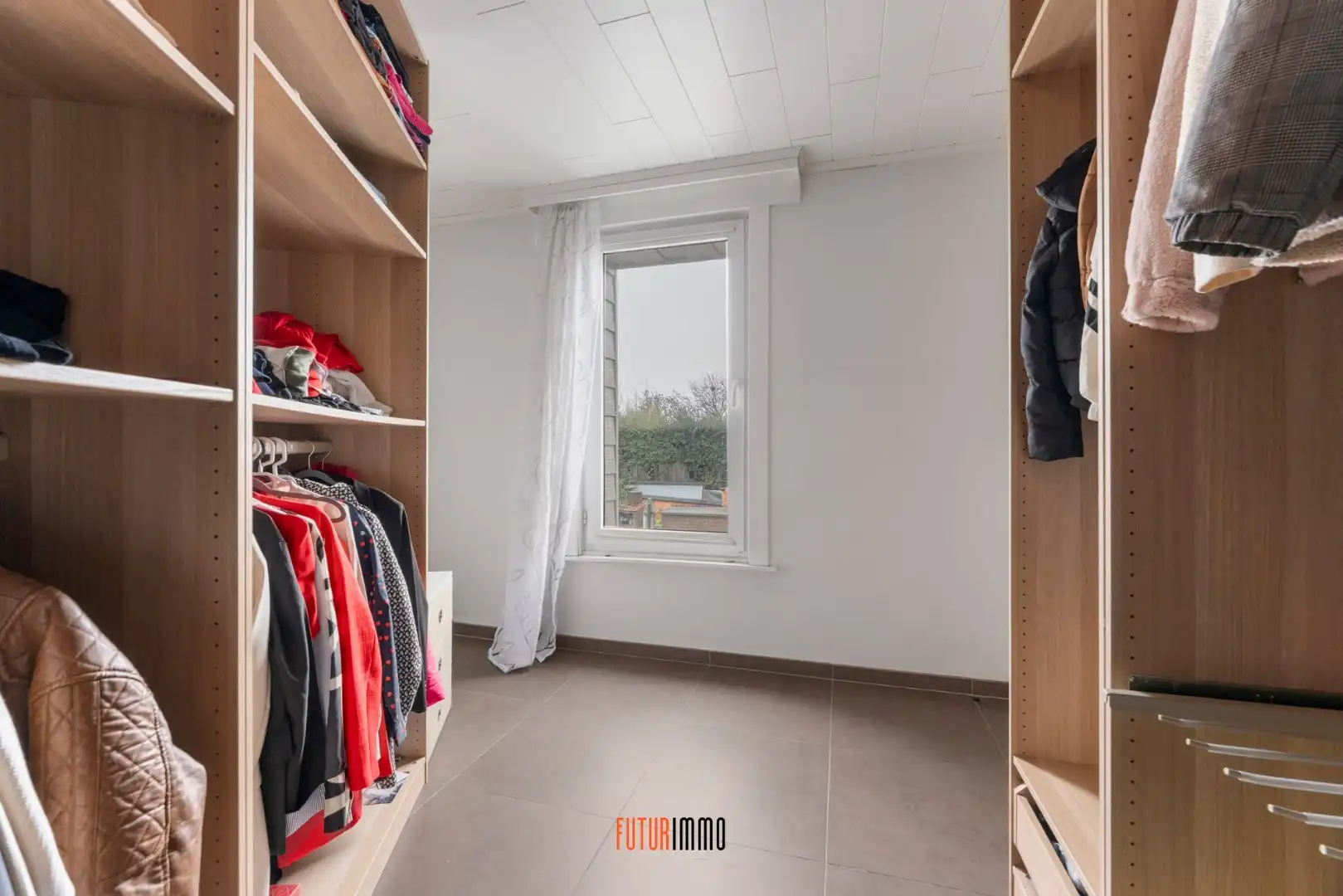 Half open woning met garage foto 18