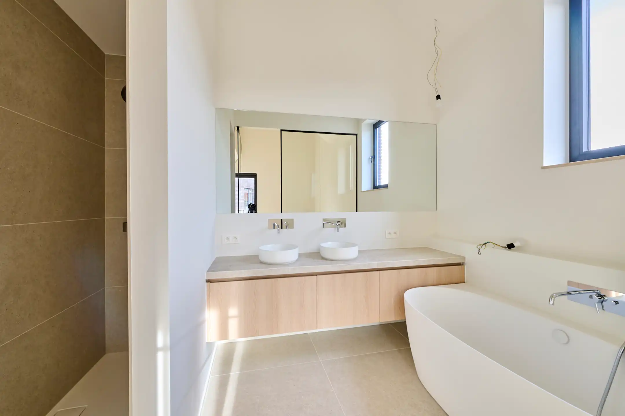 Ruime woning met 4 of 5 slaapkamers en 2 badkamers foto 13