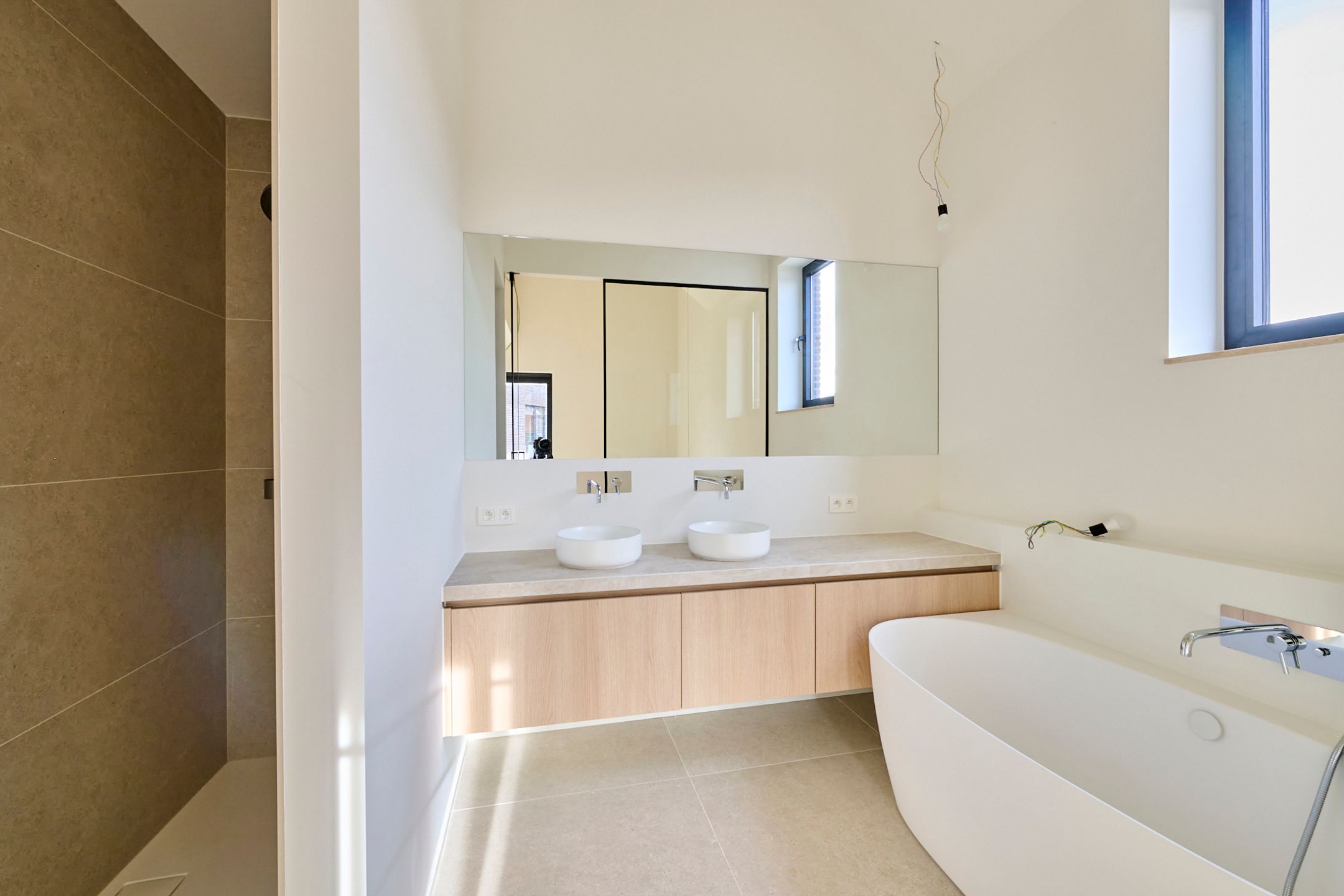 Ruime woning met 4 of 5 slaapkamers en 2 badkamers foto 13