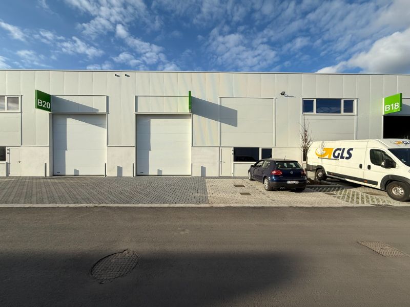 Modern magazijn van 216 m² met parkeerplaatsen op toplocatie in Evergem foto 3