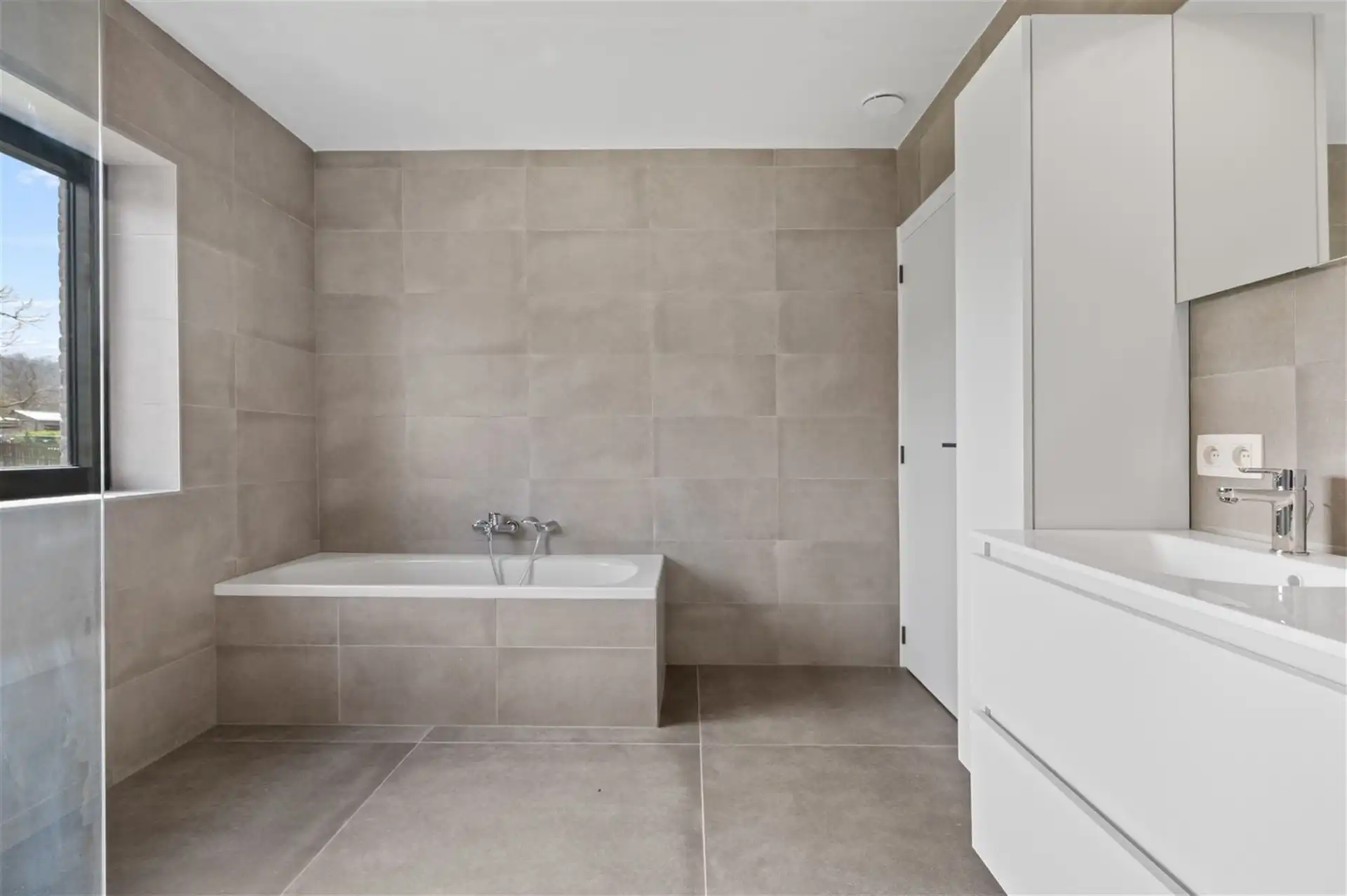 Zeer ruime woning met 4 slpks en tuin foto 22