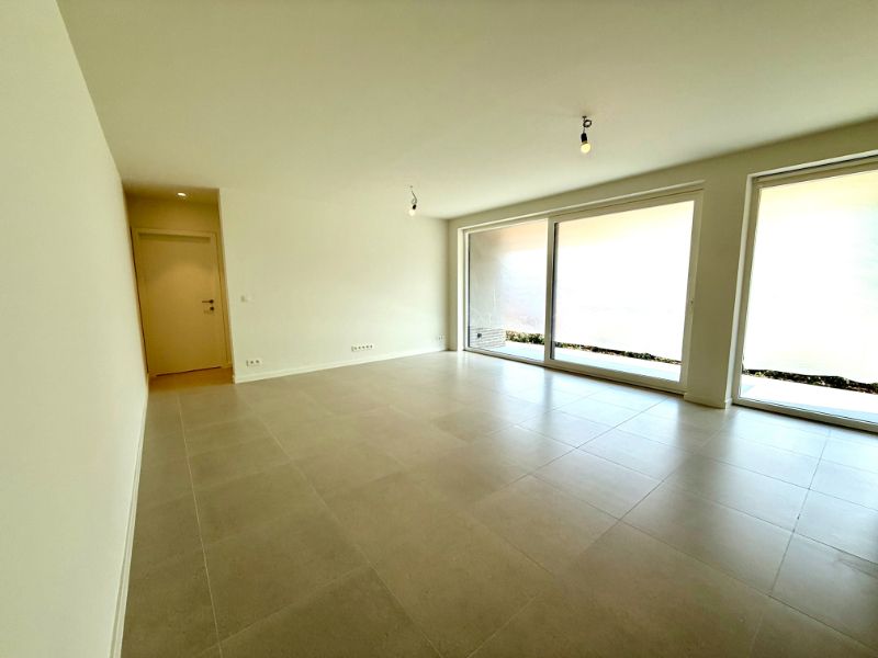 Gelijkvloers nieuwbouwappartement met 1 slaapkamer, zonnig terras en carport foto 4