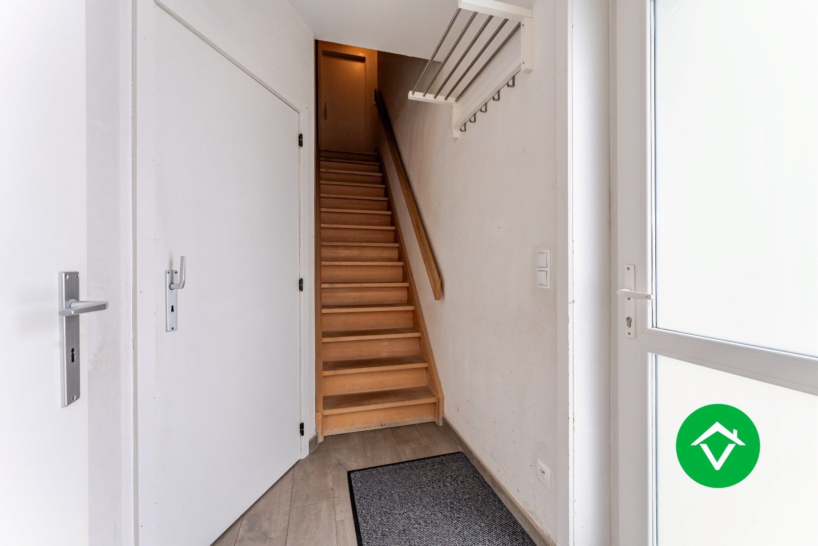 Instapklare nieuwbouwwoning met 3 slaapkamers, tuin en garage te Rumbeke!  foto 2