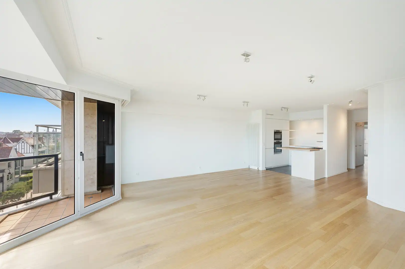 Instapklaar zuidgericht appartement met open zichten over het Zoute. foto 9
